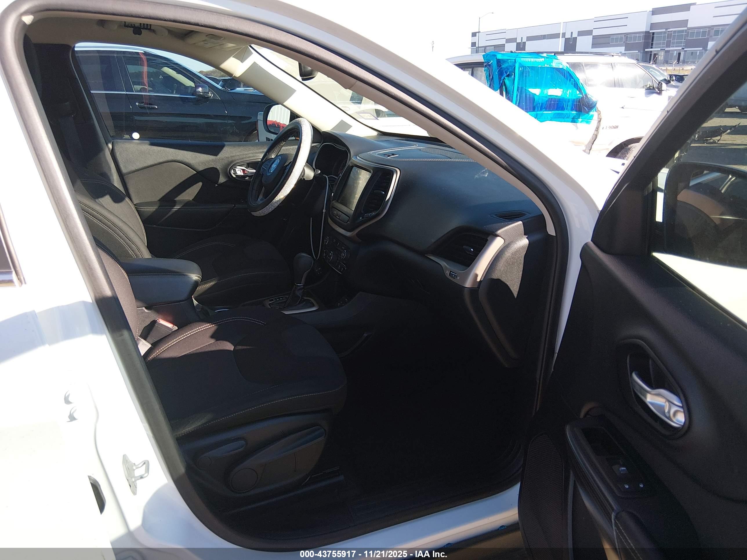 JEEP CHEROKEE image 5