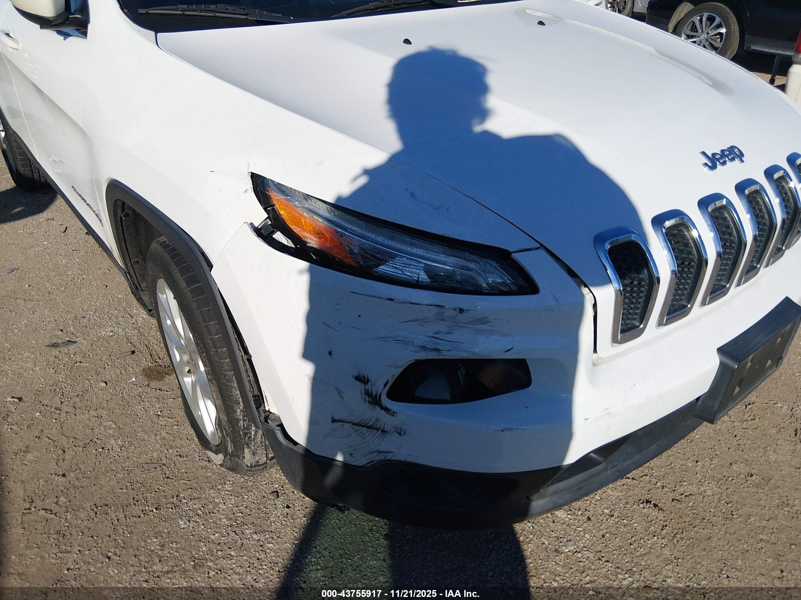 JEEP CHEROKEE image 6