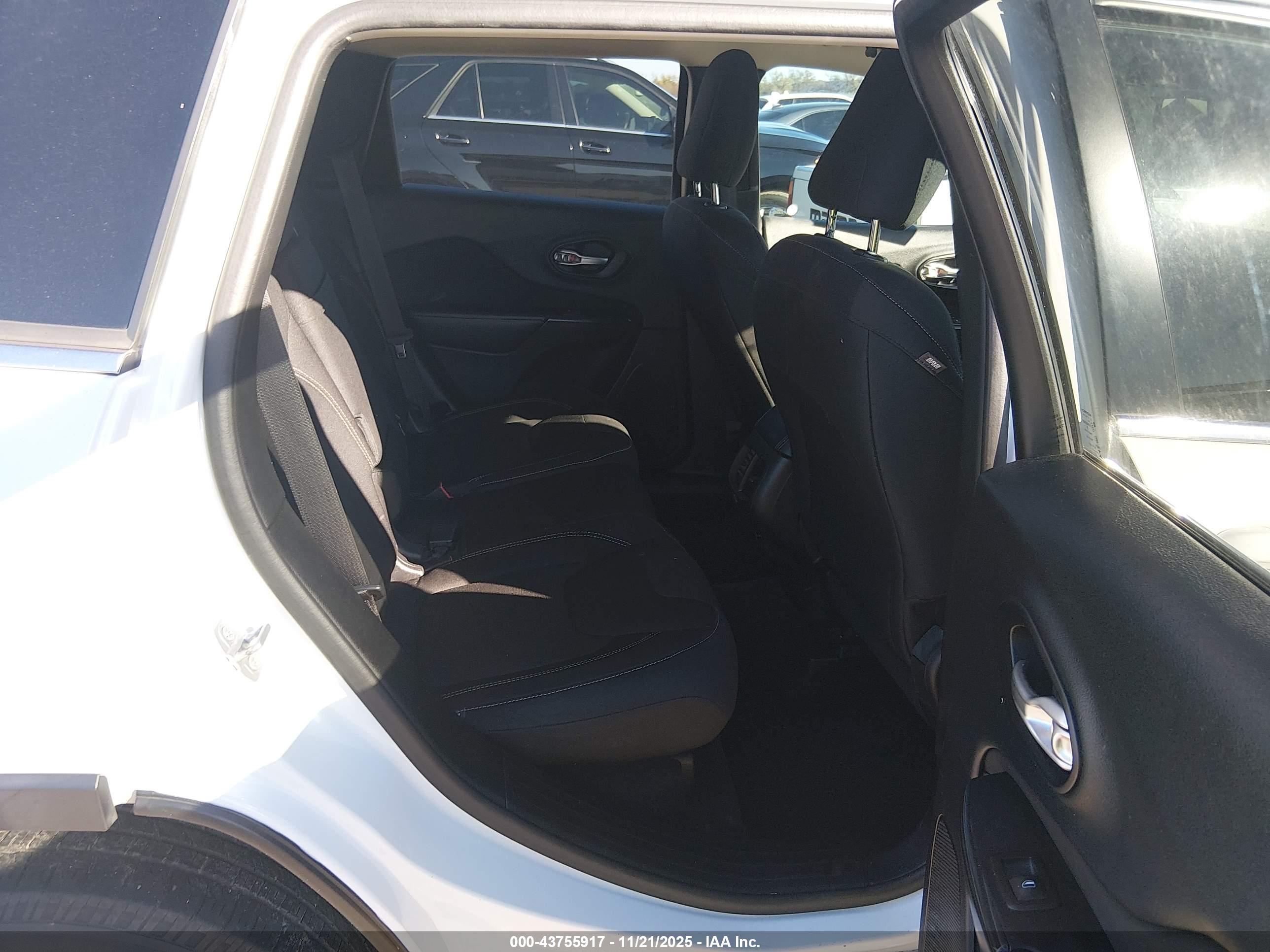 JEEP CHEROKEE image 8