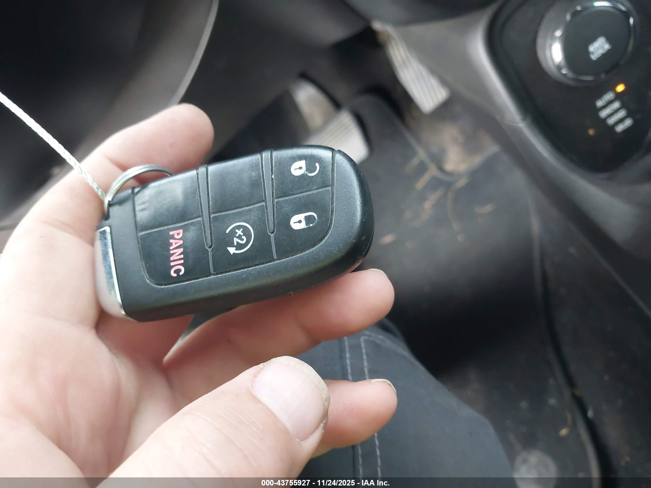 JEEP RENEGADE image 11