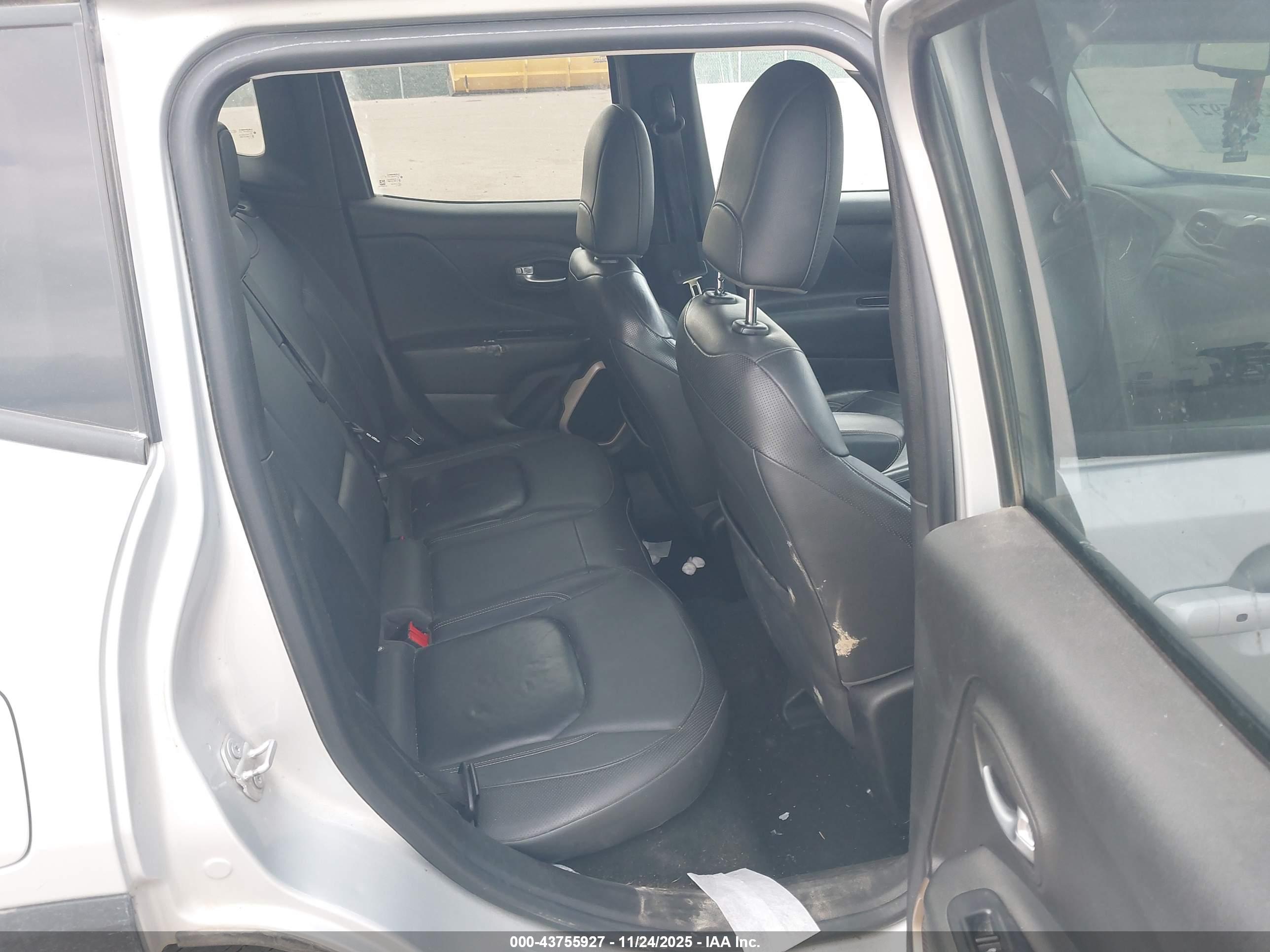 JEEP RENEGADE image 8