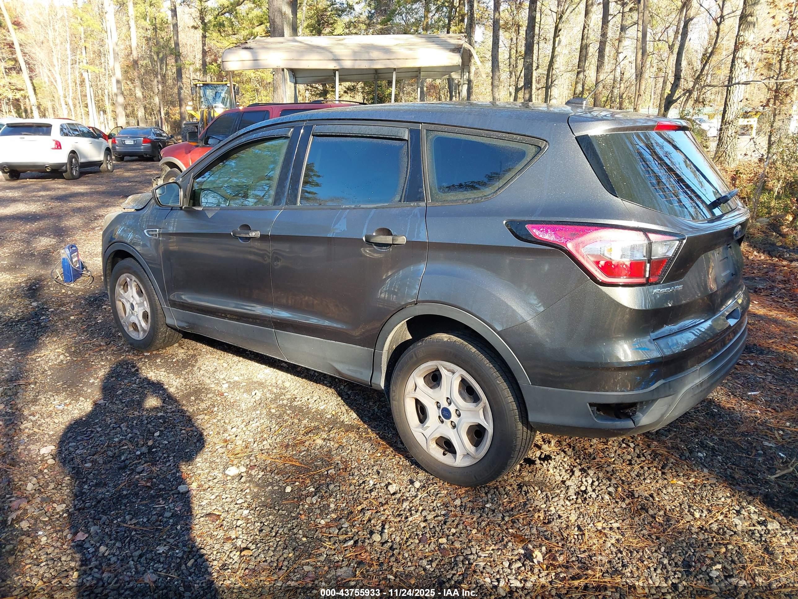 FORD ESCAPE image 3