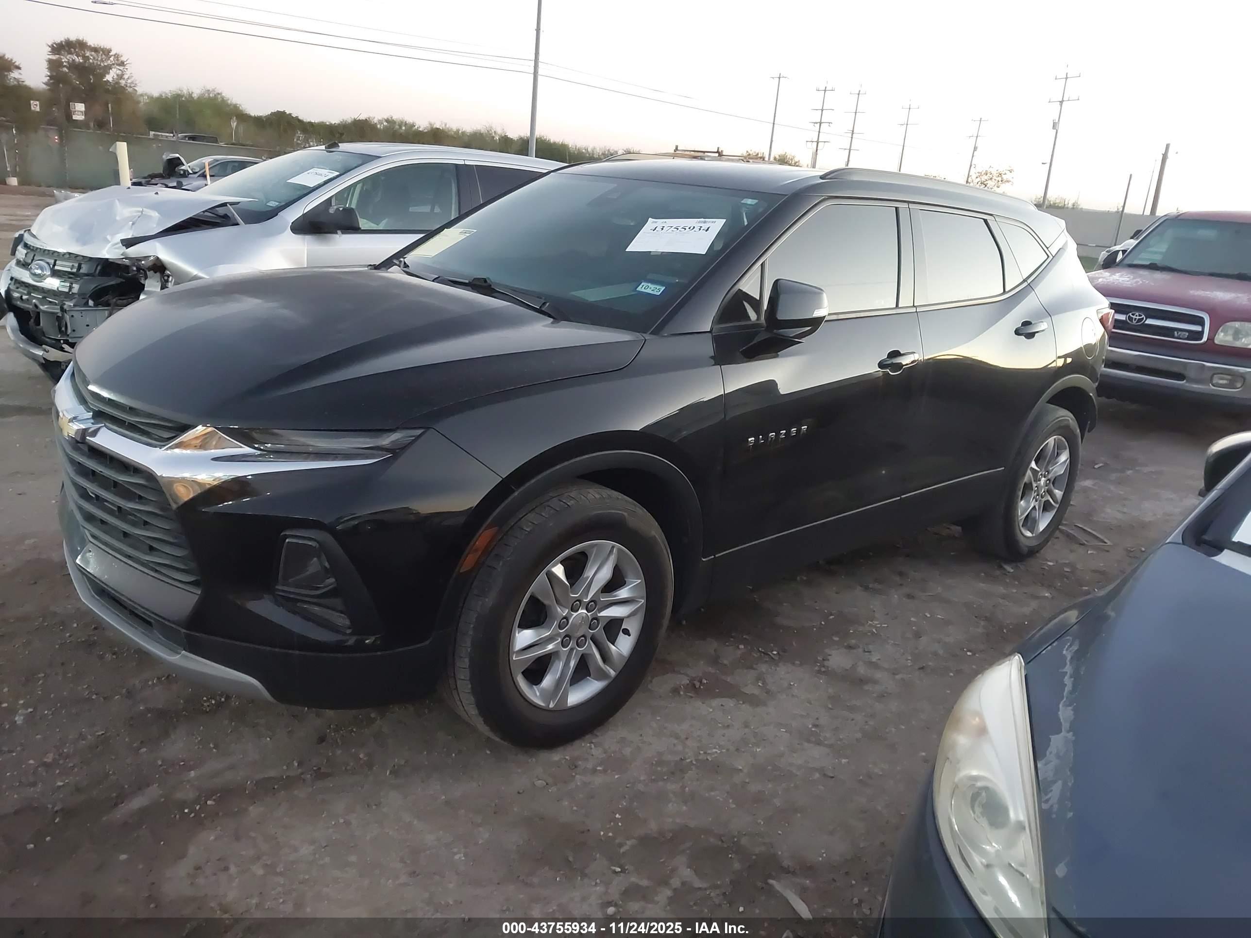 CHEVROLET BLAZER image 2