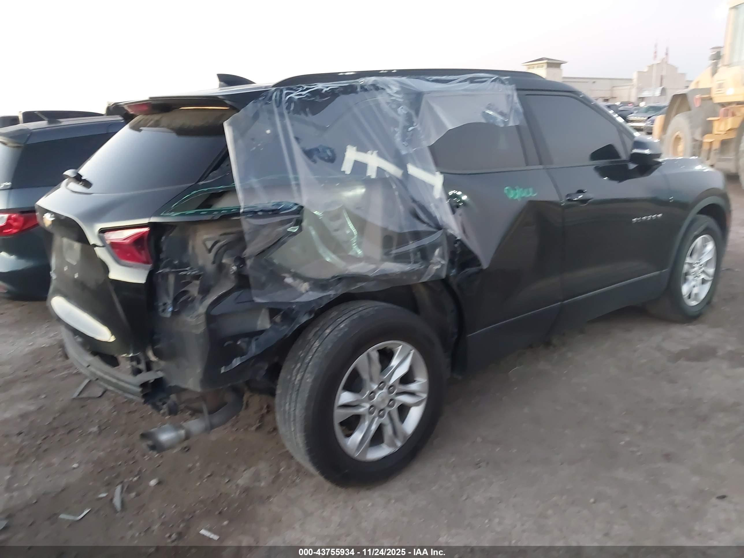 CHEVROLET BLAZER image 4