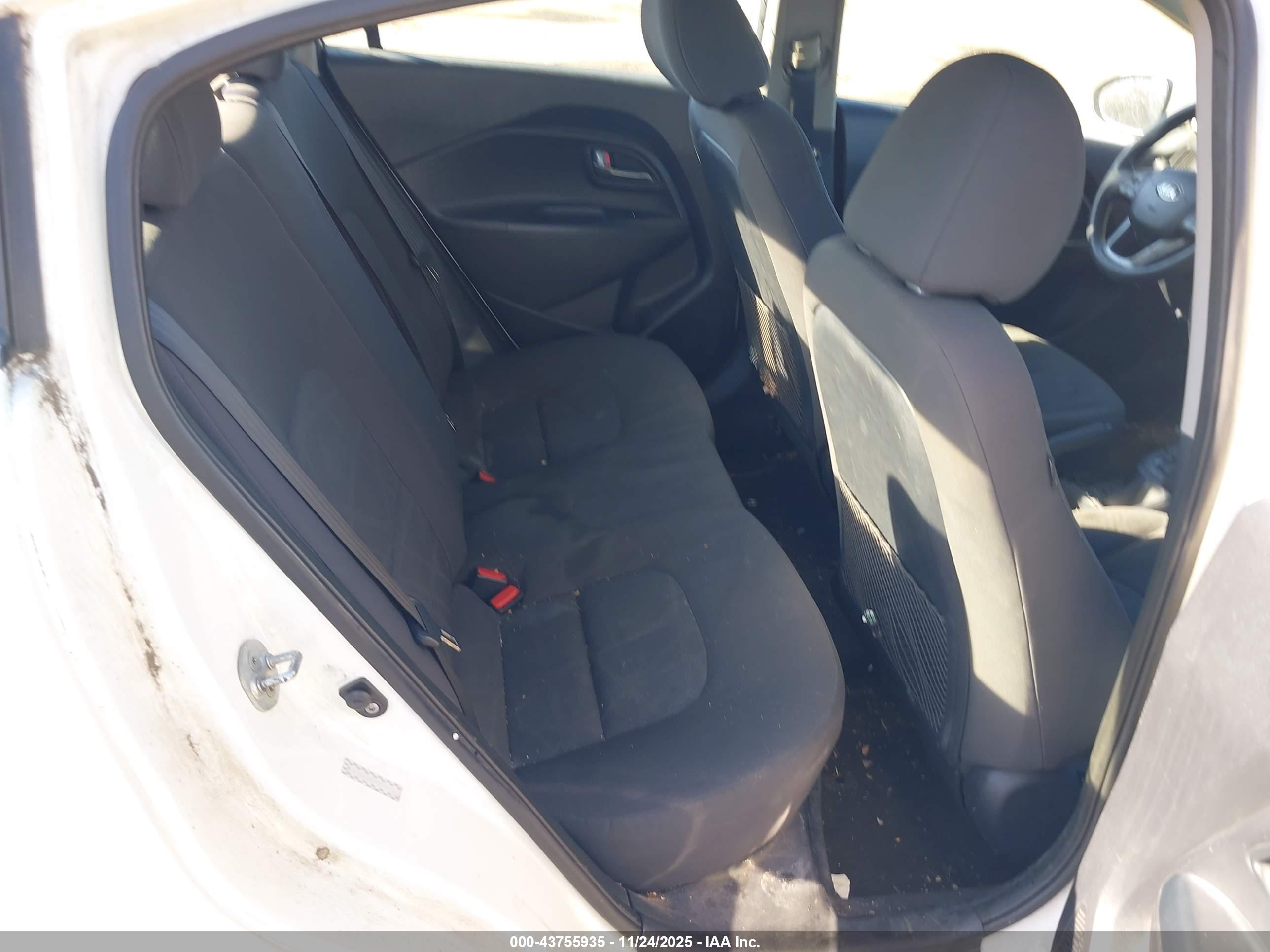 KIA RIO image 8