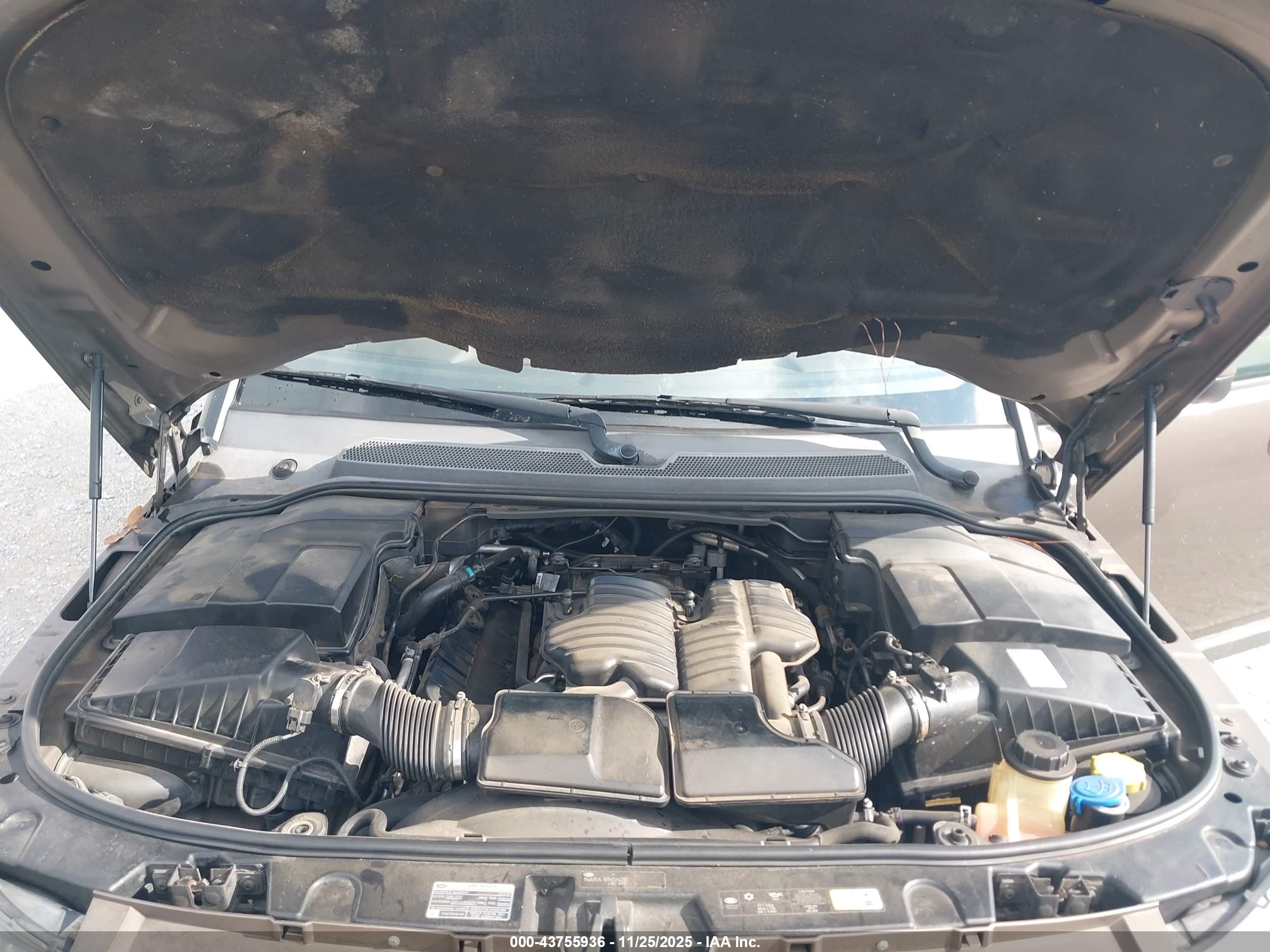 LAND ROVER image 10