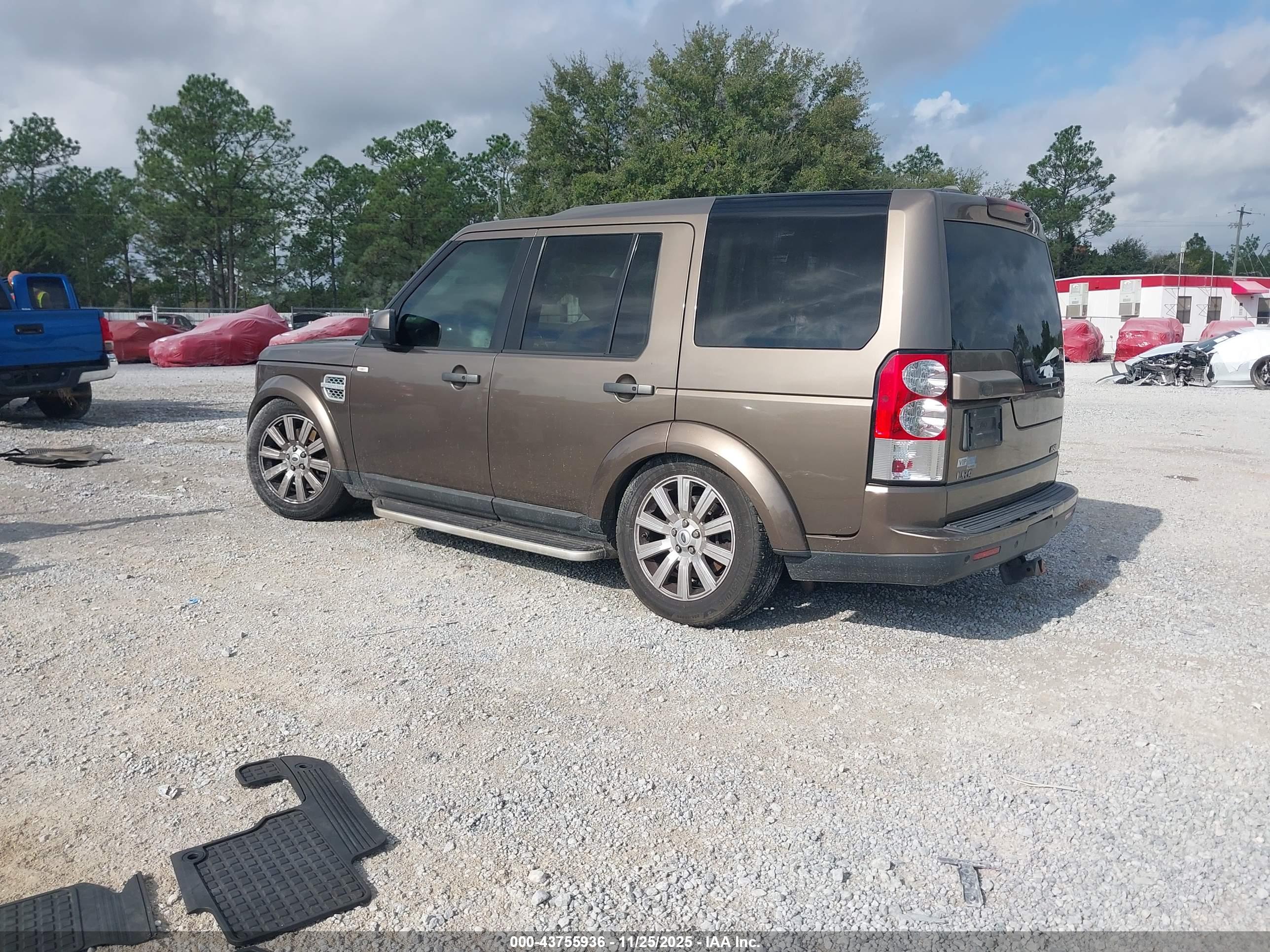 LAND ROVER image 3