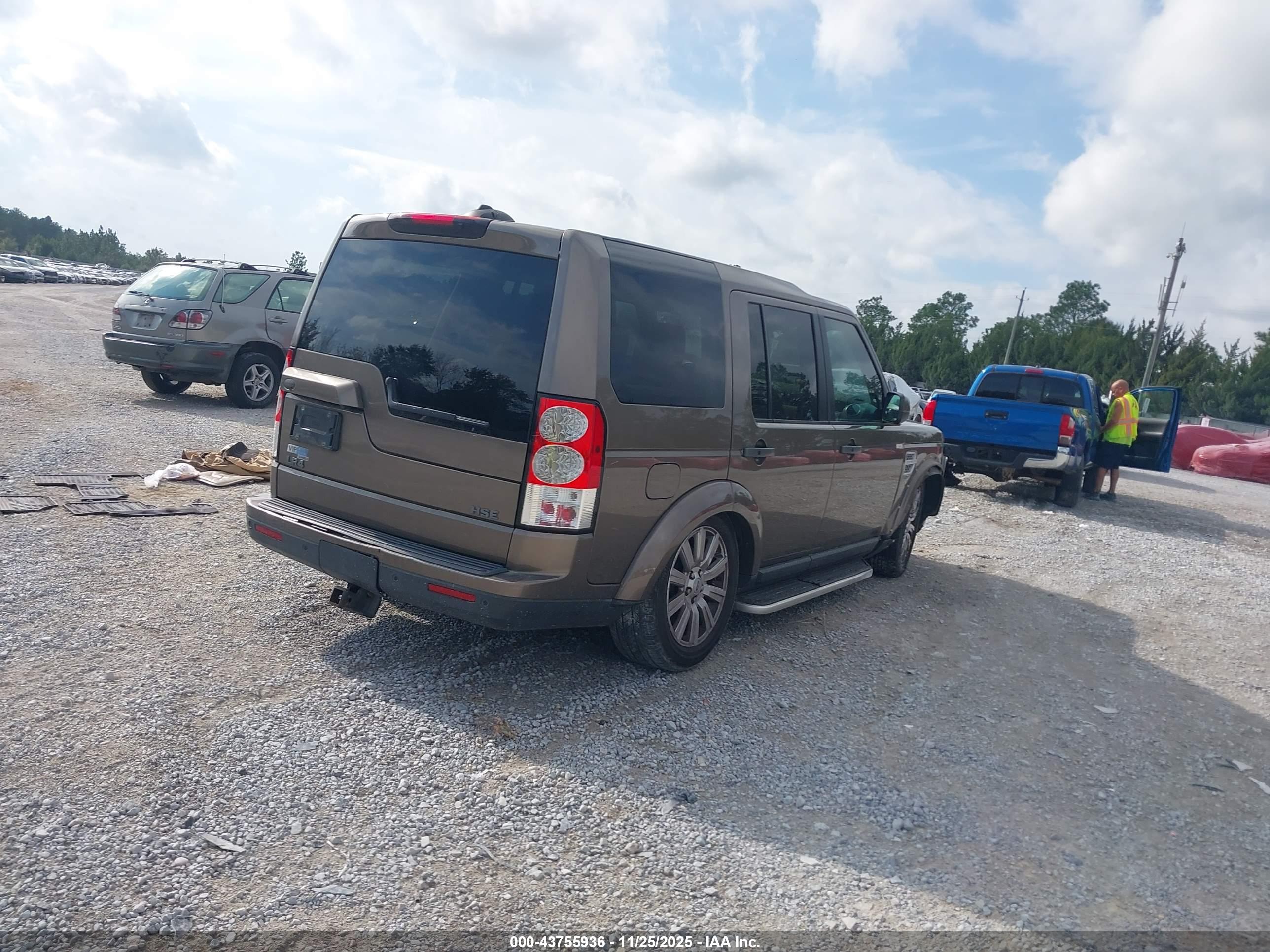 LAND ROVER image 4