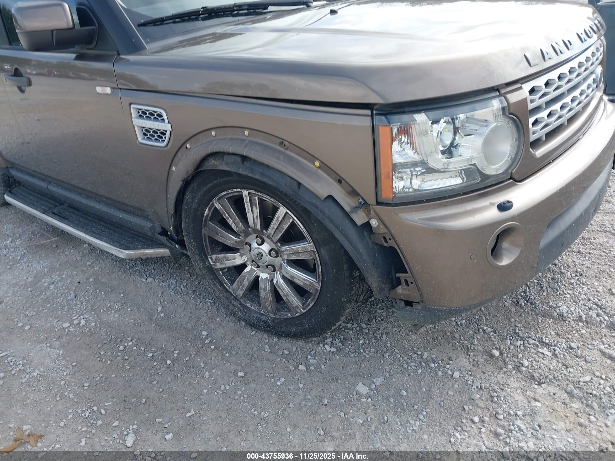 LAND ROVER image 6