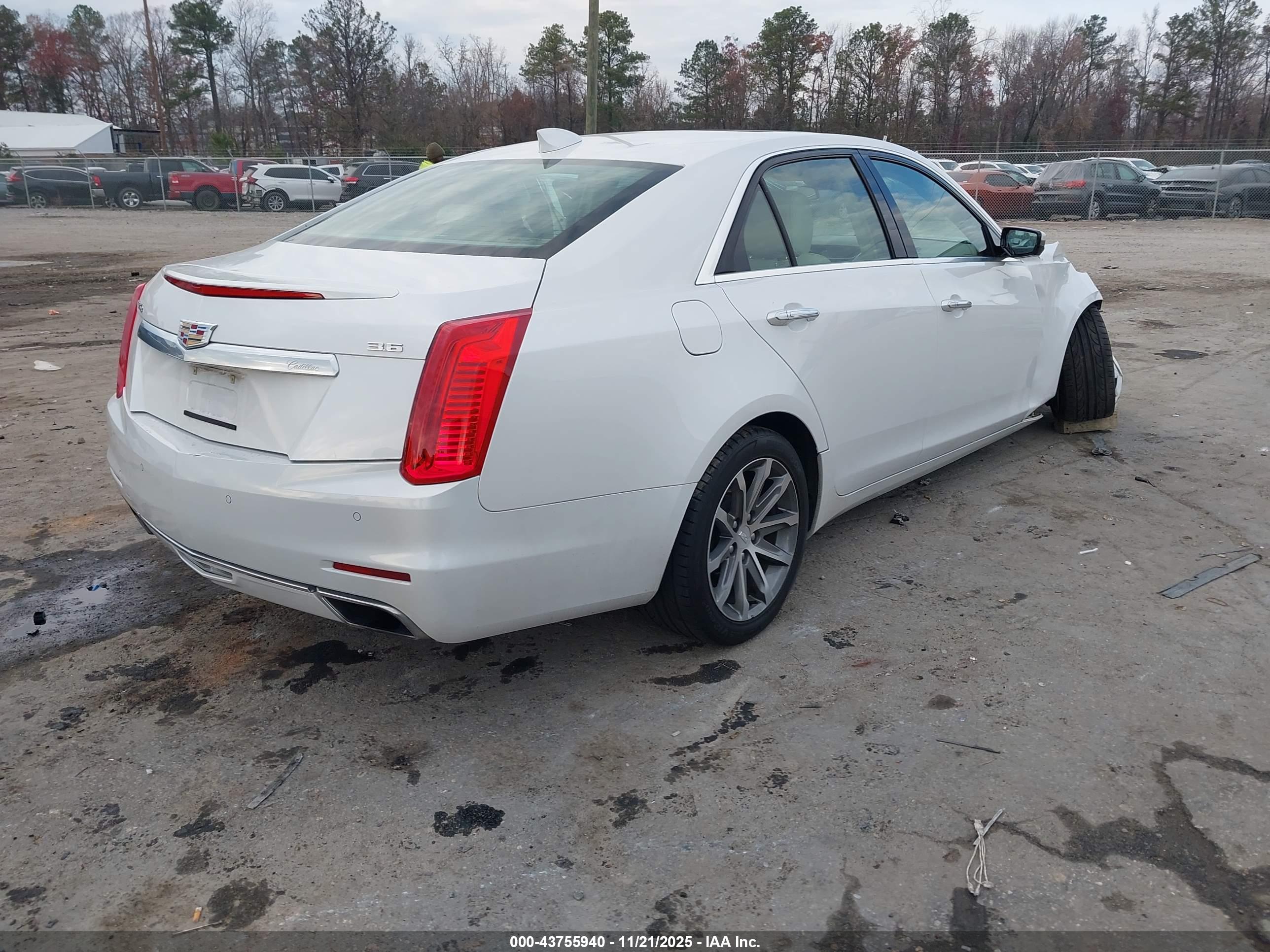 CADILLAC CTS image 4