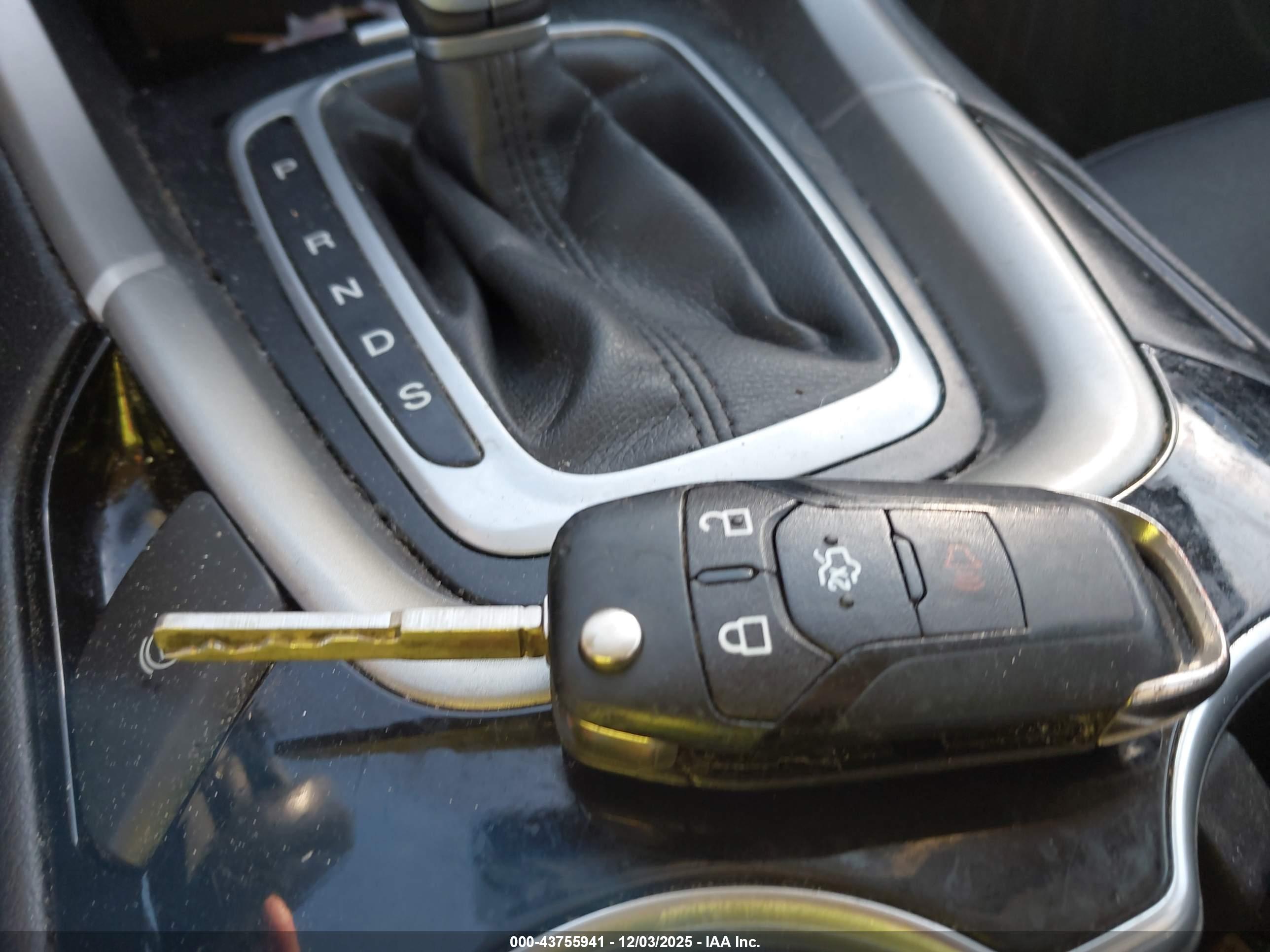 FORD FUSION image 11