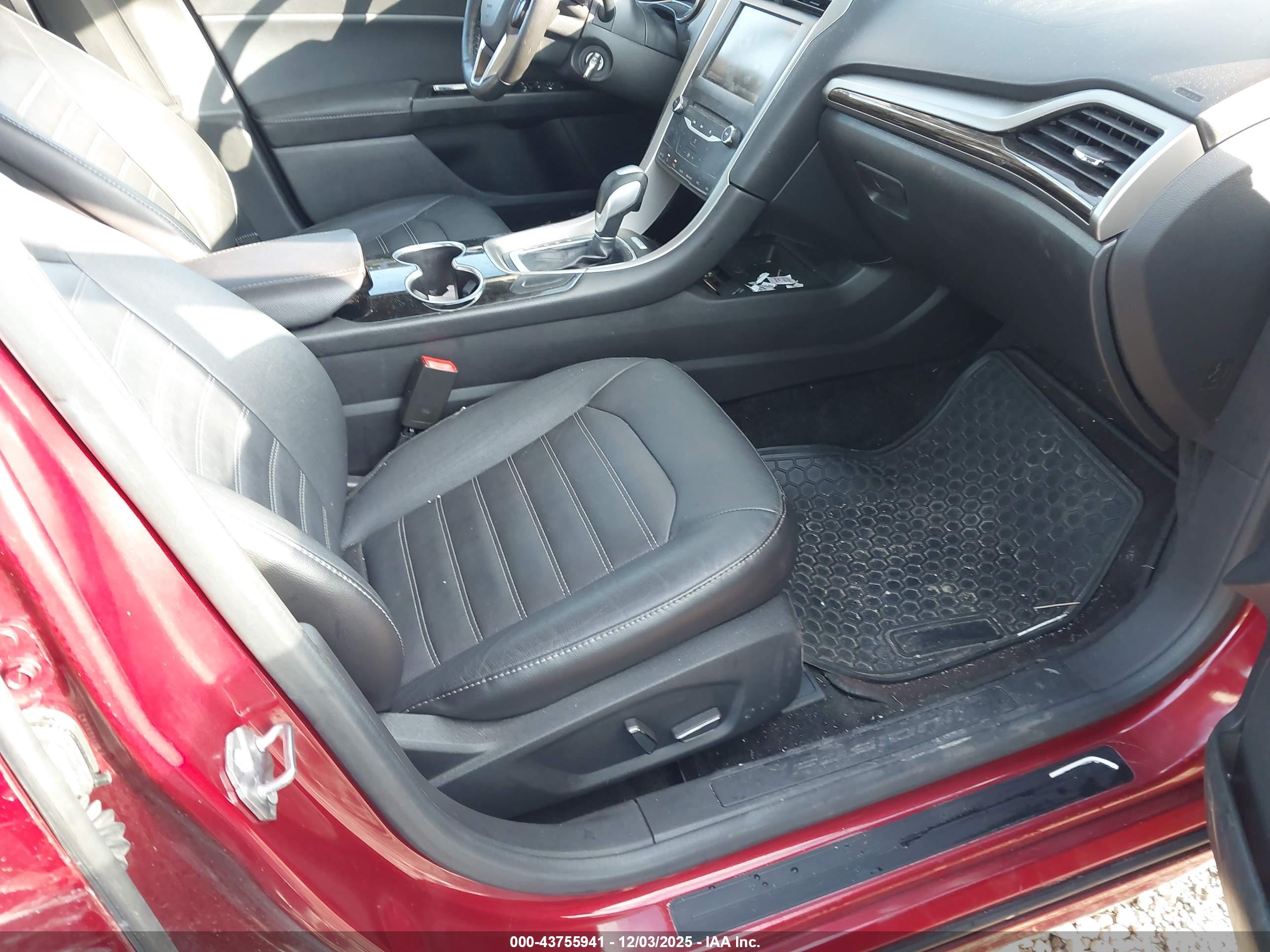 FORD FUSION image 5
