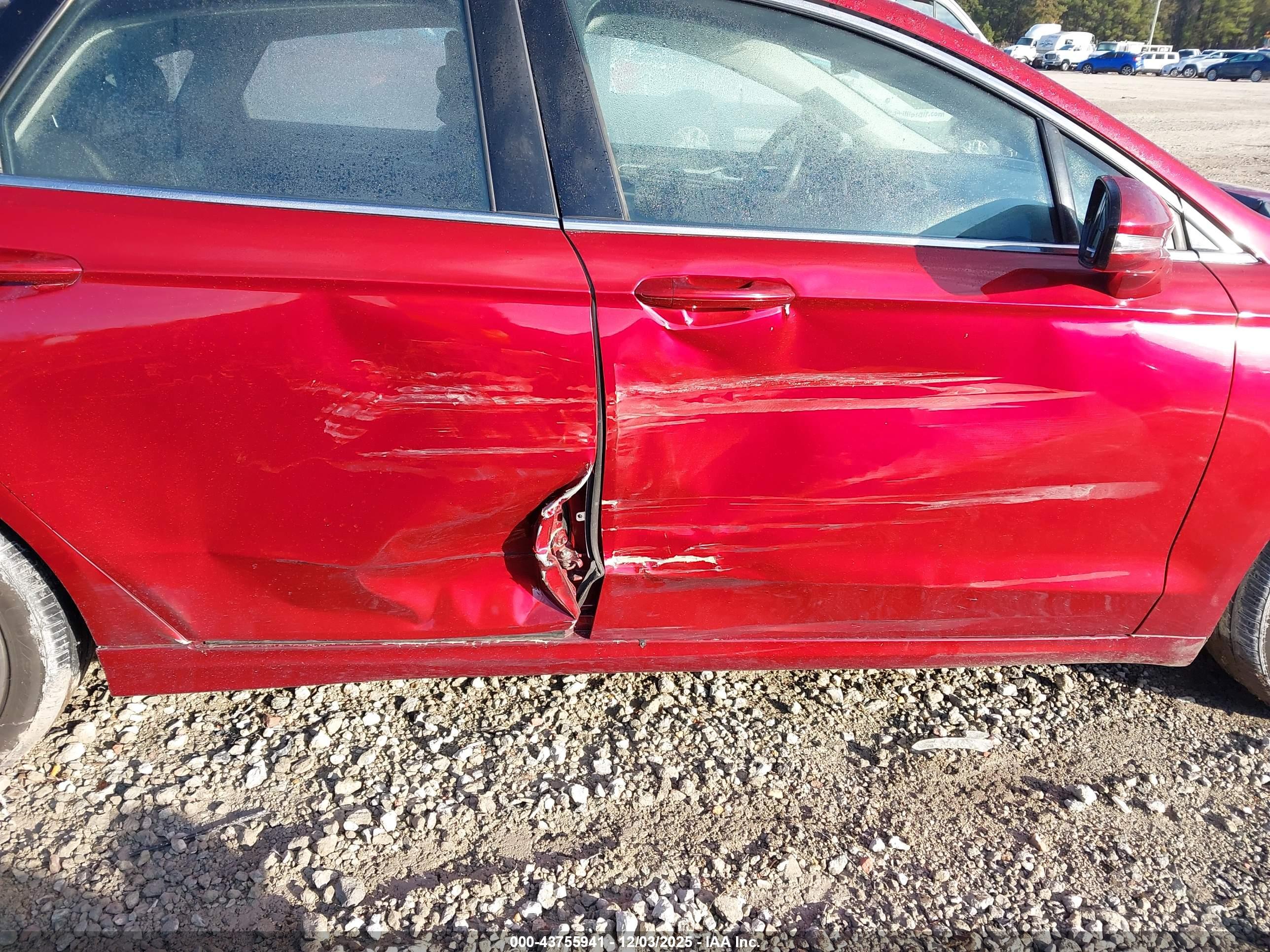 FORD FUSION image 6