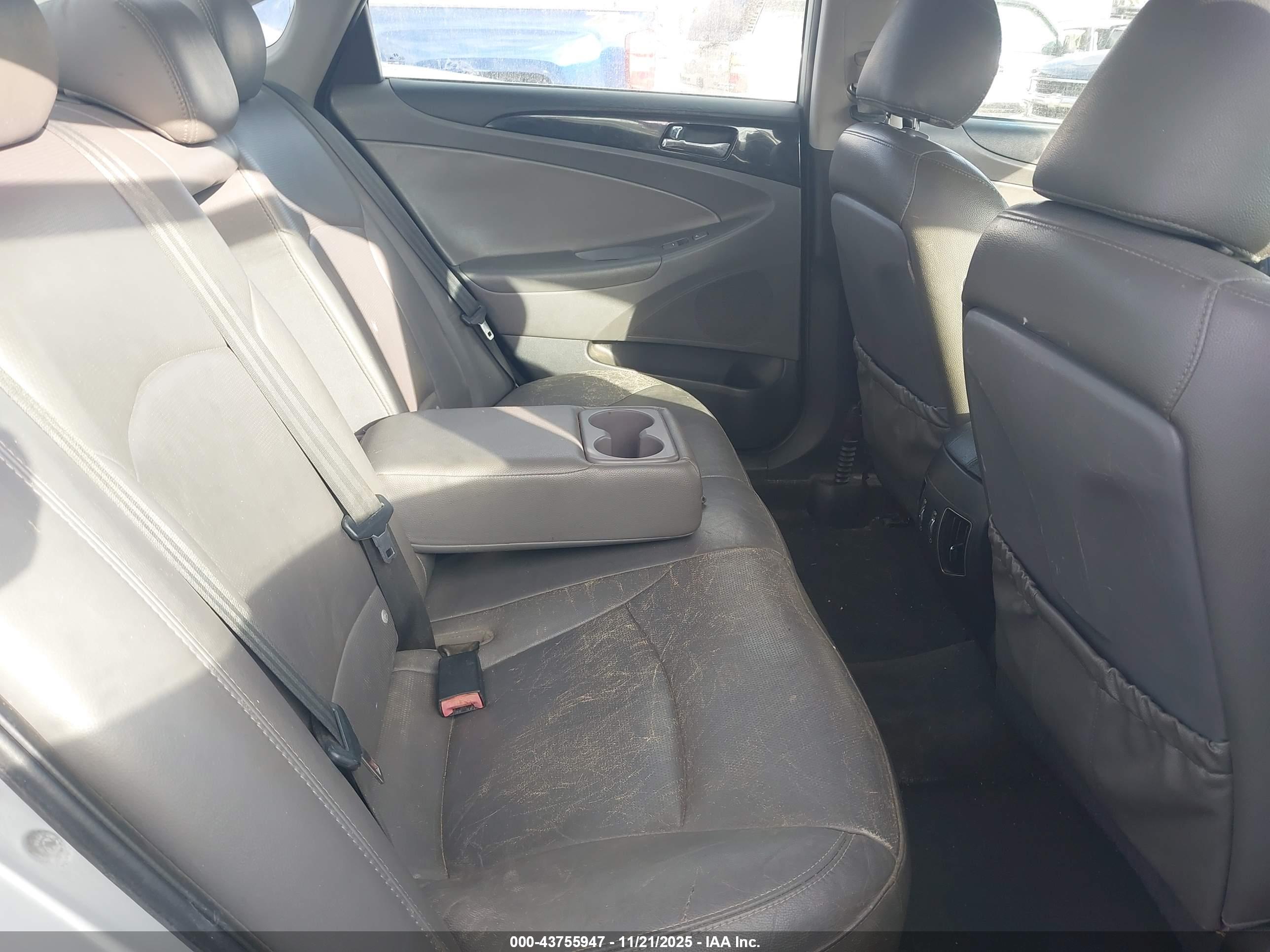 HYUNDAI SONATA image 8
