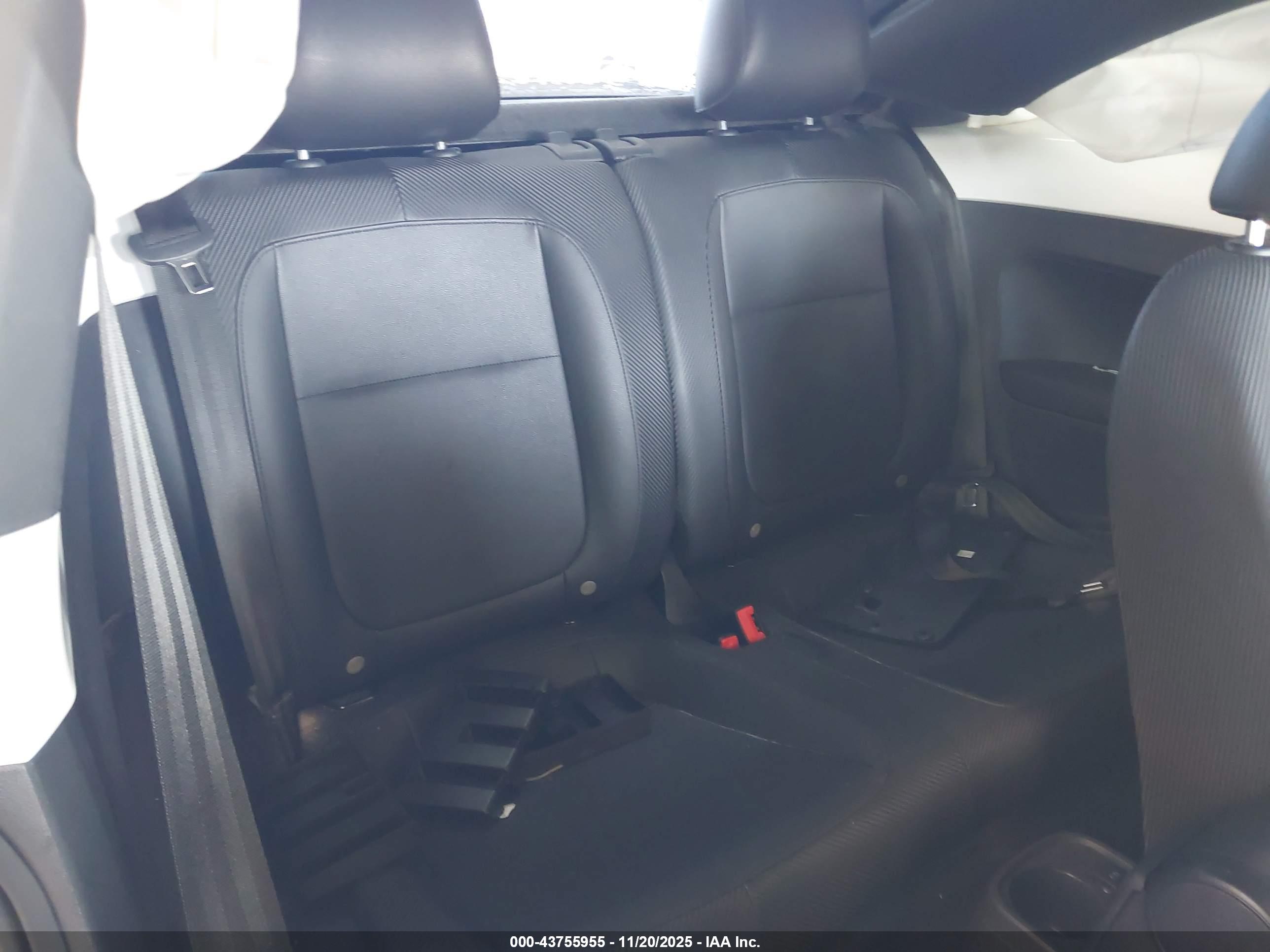 VOLKSWAGEN BEETLE image 8