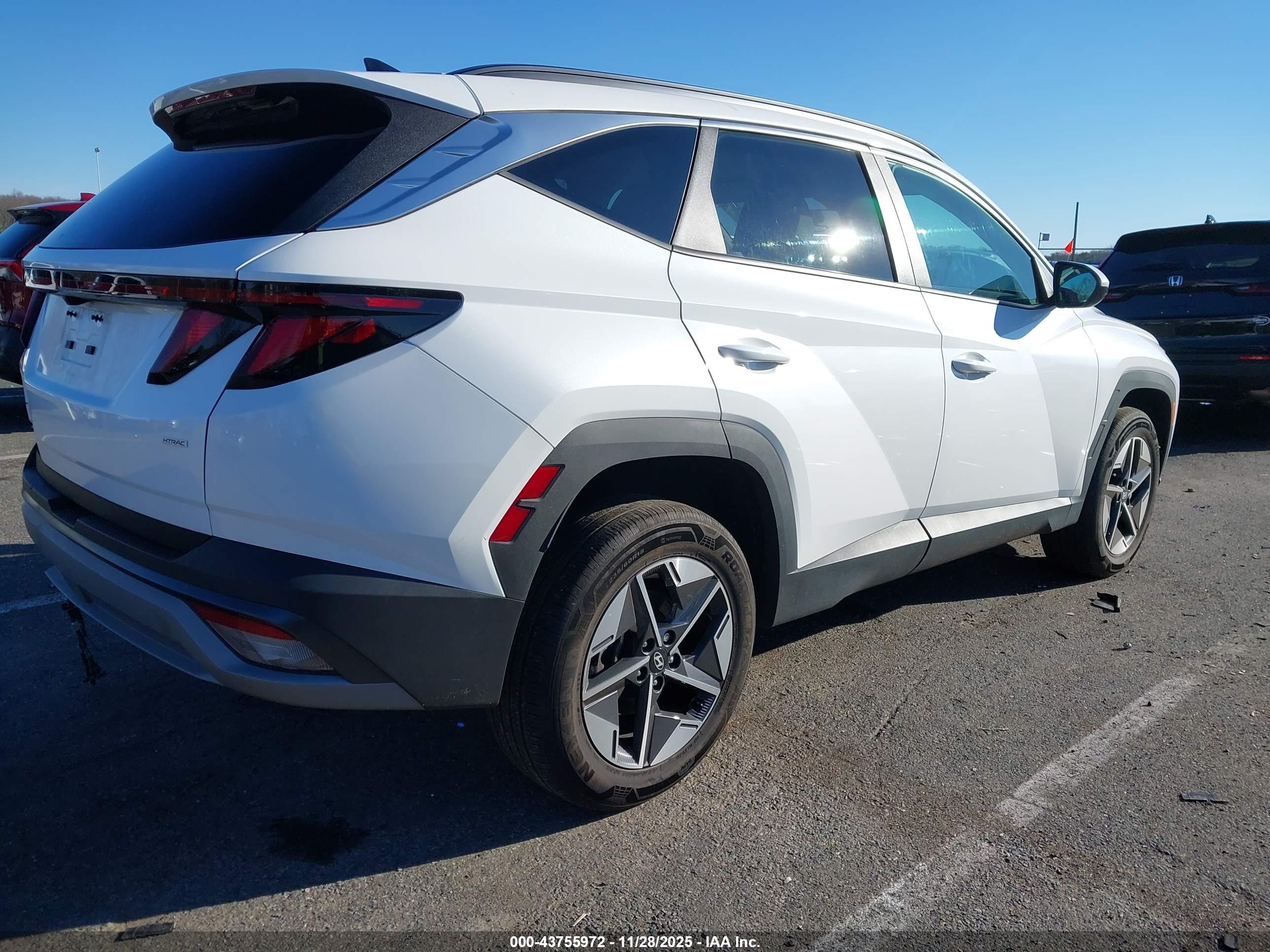 HYUNDAI TUCSON image 4