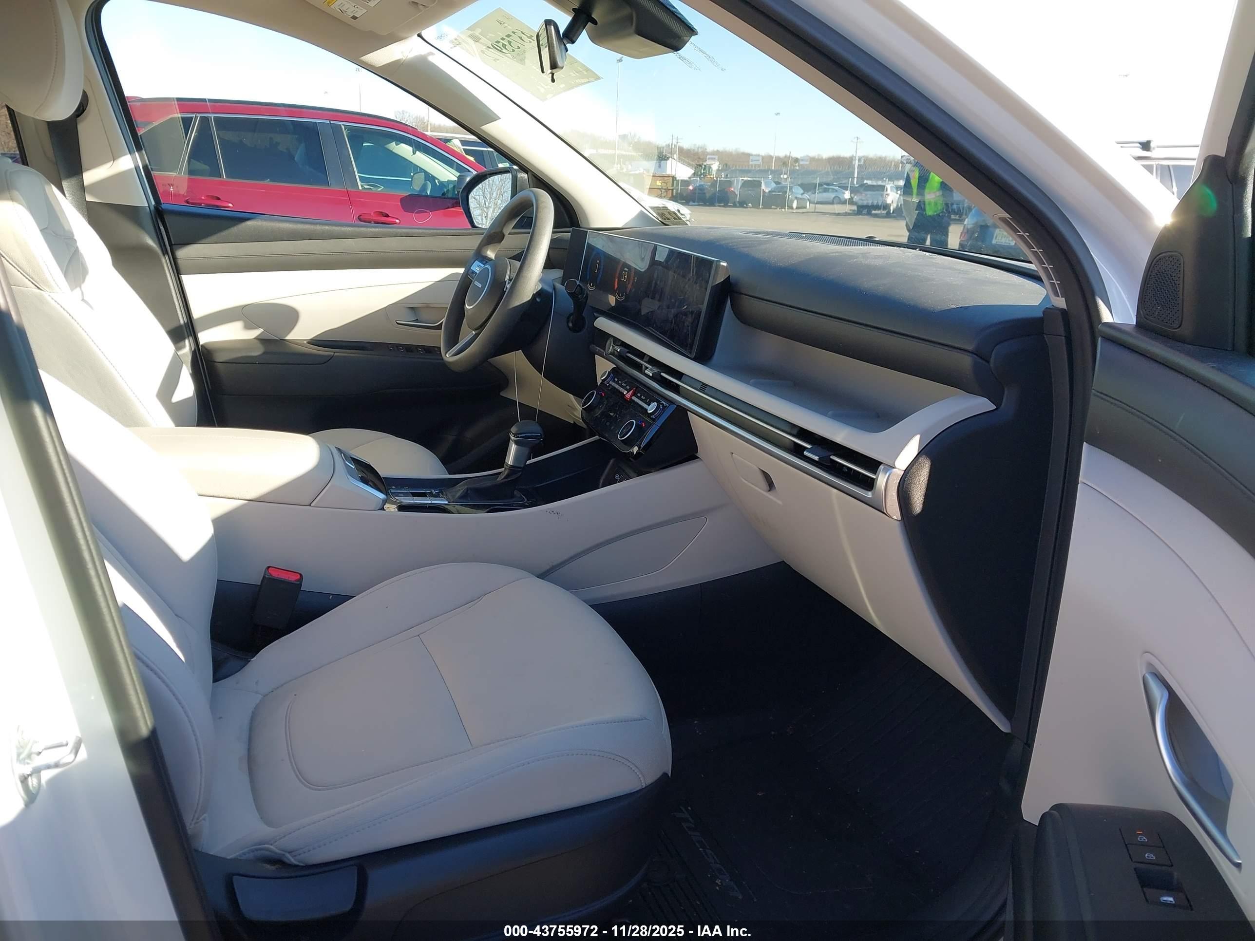 HYUNDAI TUCSON image 5