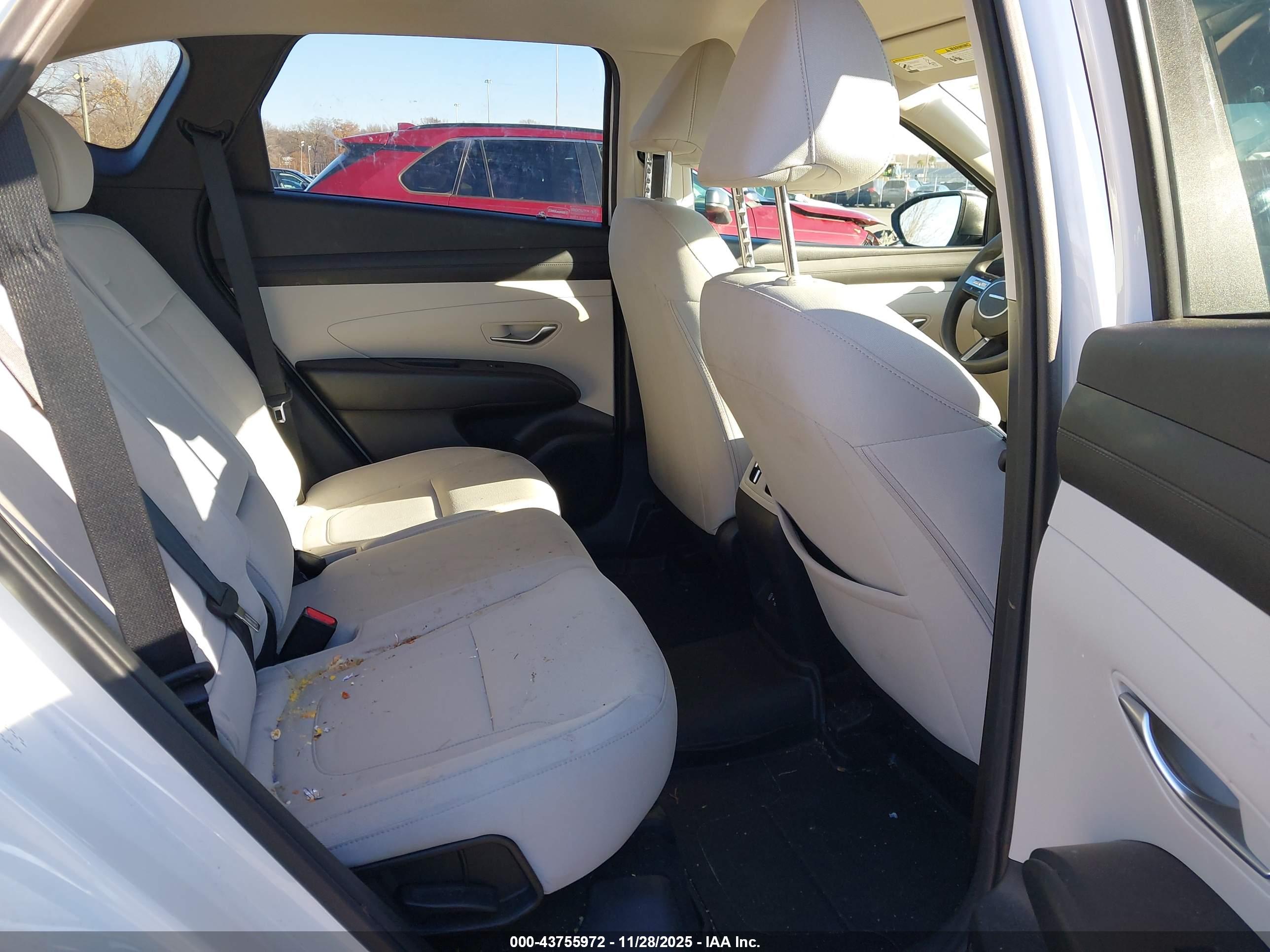 HYUNDAI TUCSON image 8