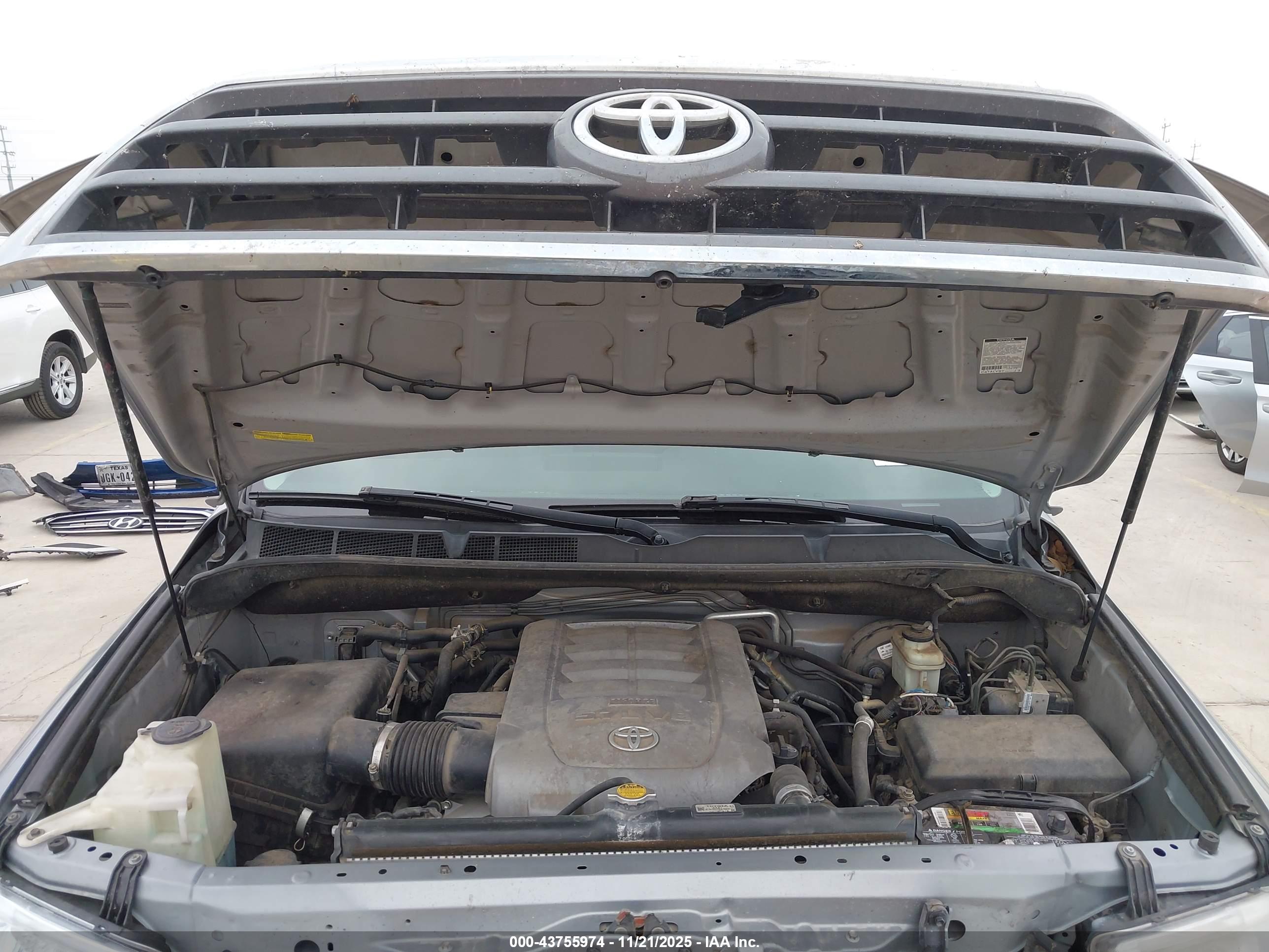 TOYOTA SEQUOIA image 10