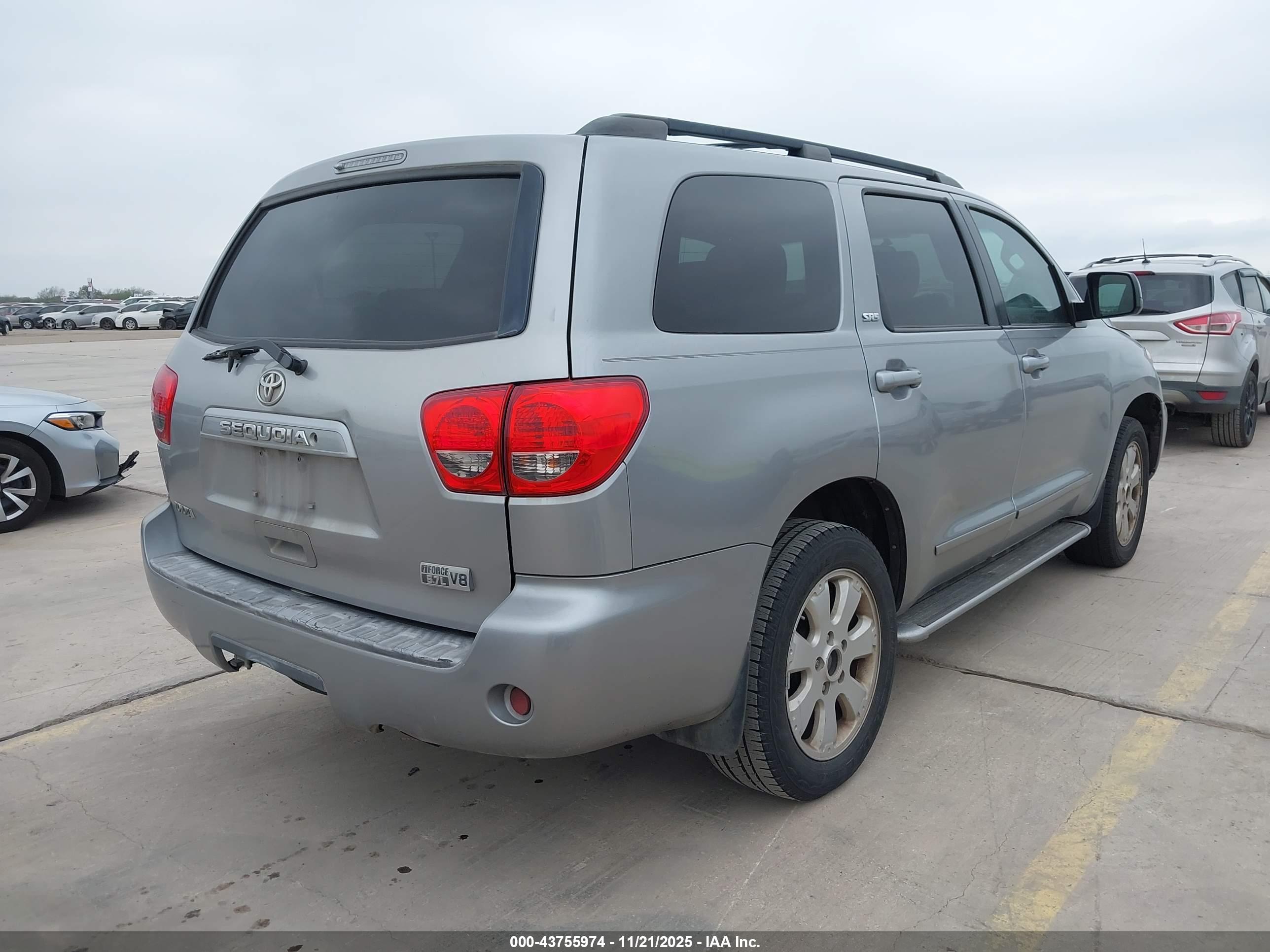 TOYOTA SEQUOIA image 4