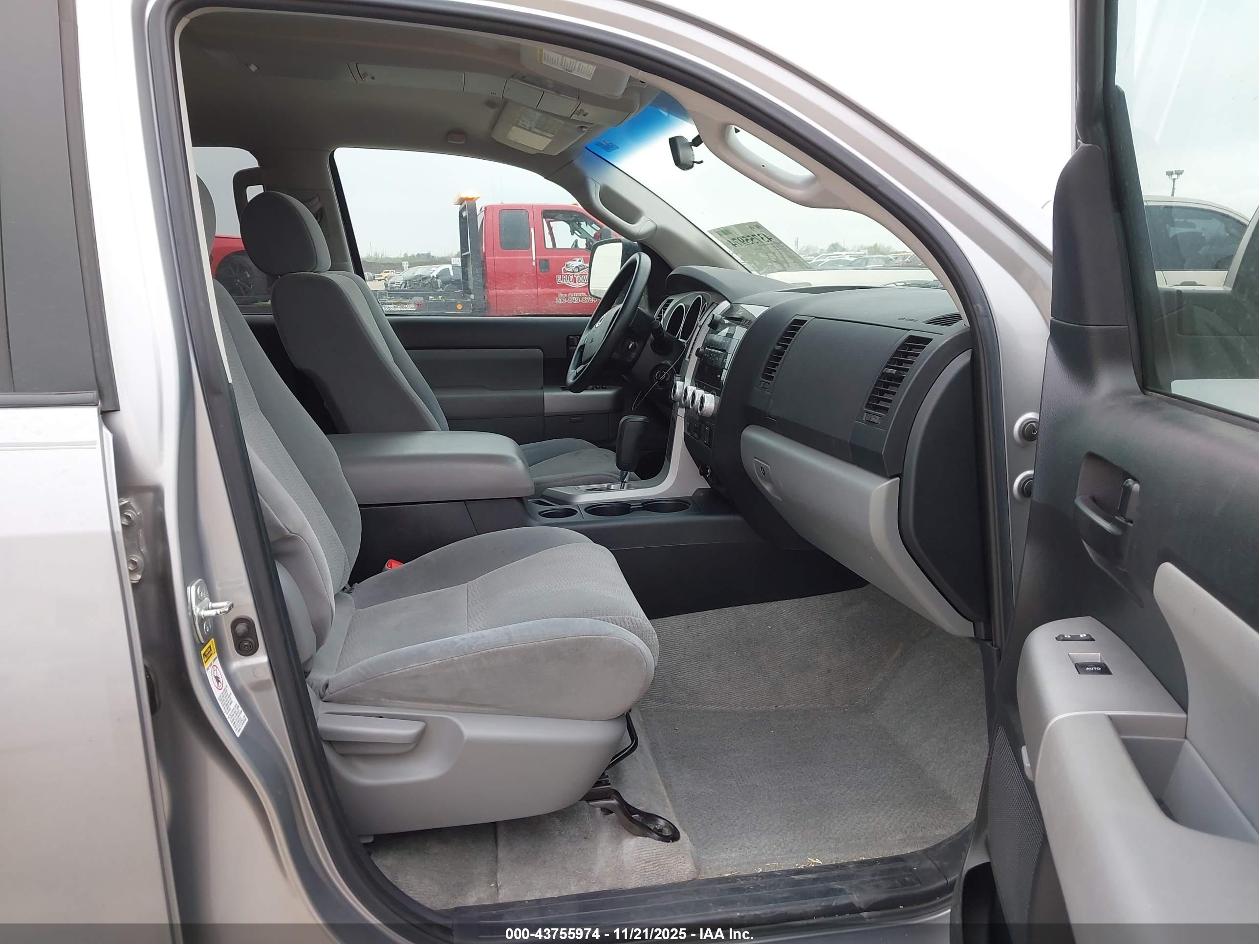 TOYOTA SEQUOIA image 5