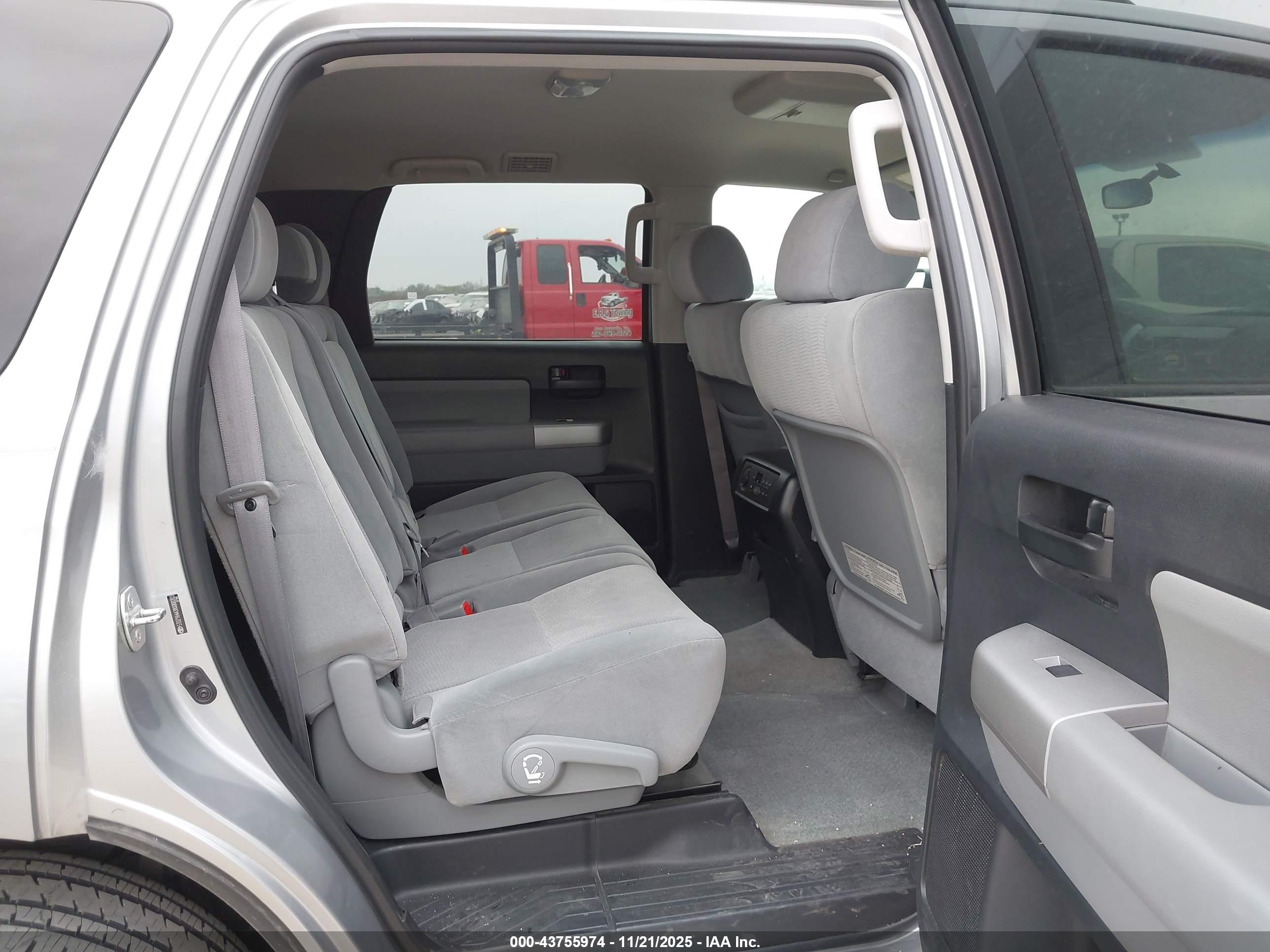 TOYOTA SEQUOIA image 8