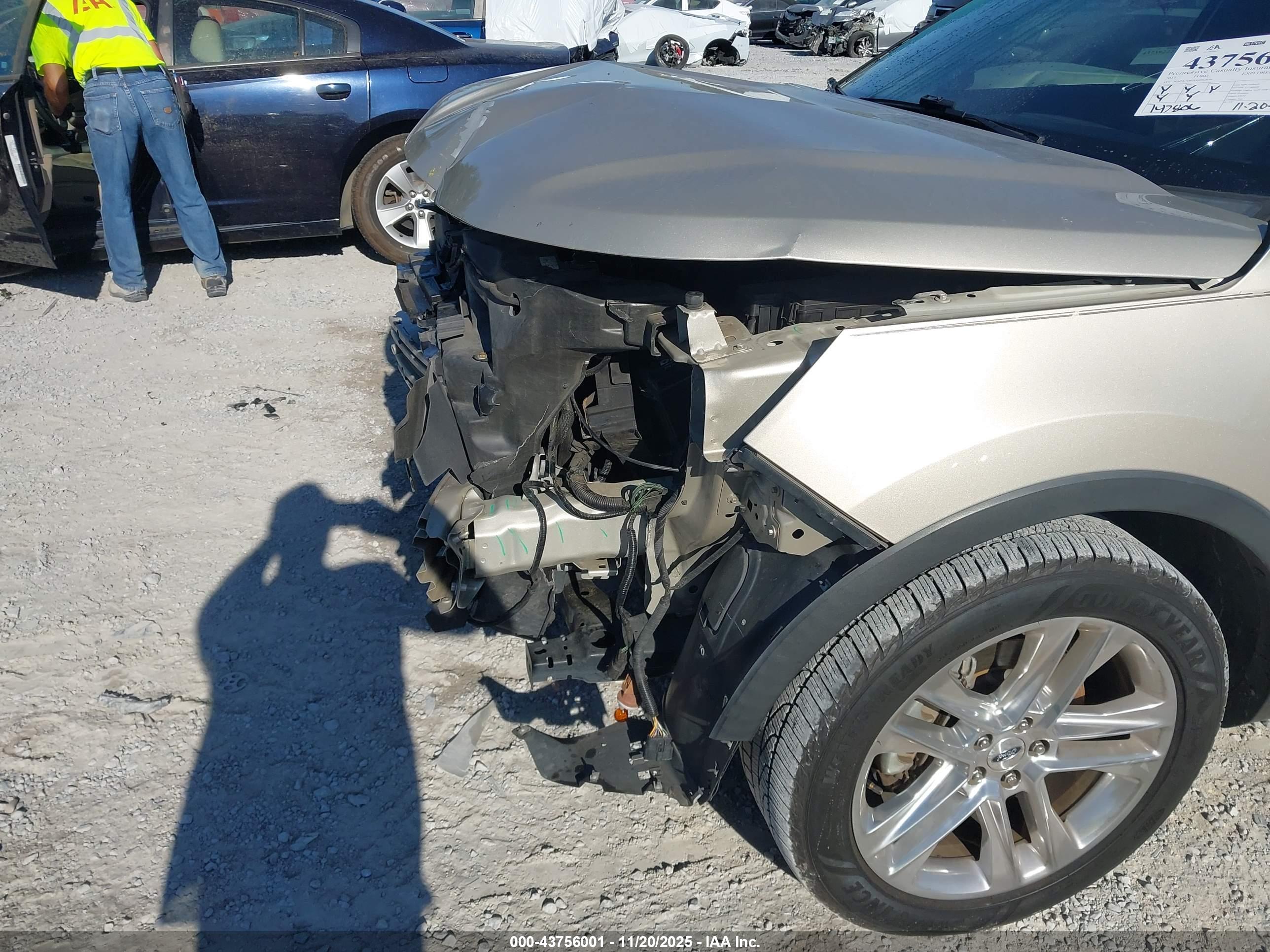 FORD EXPLORER image 6