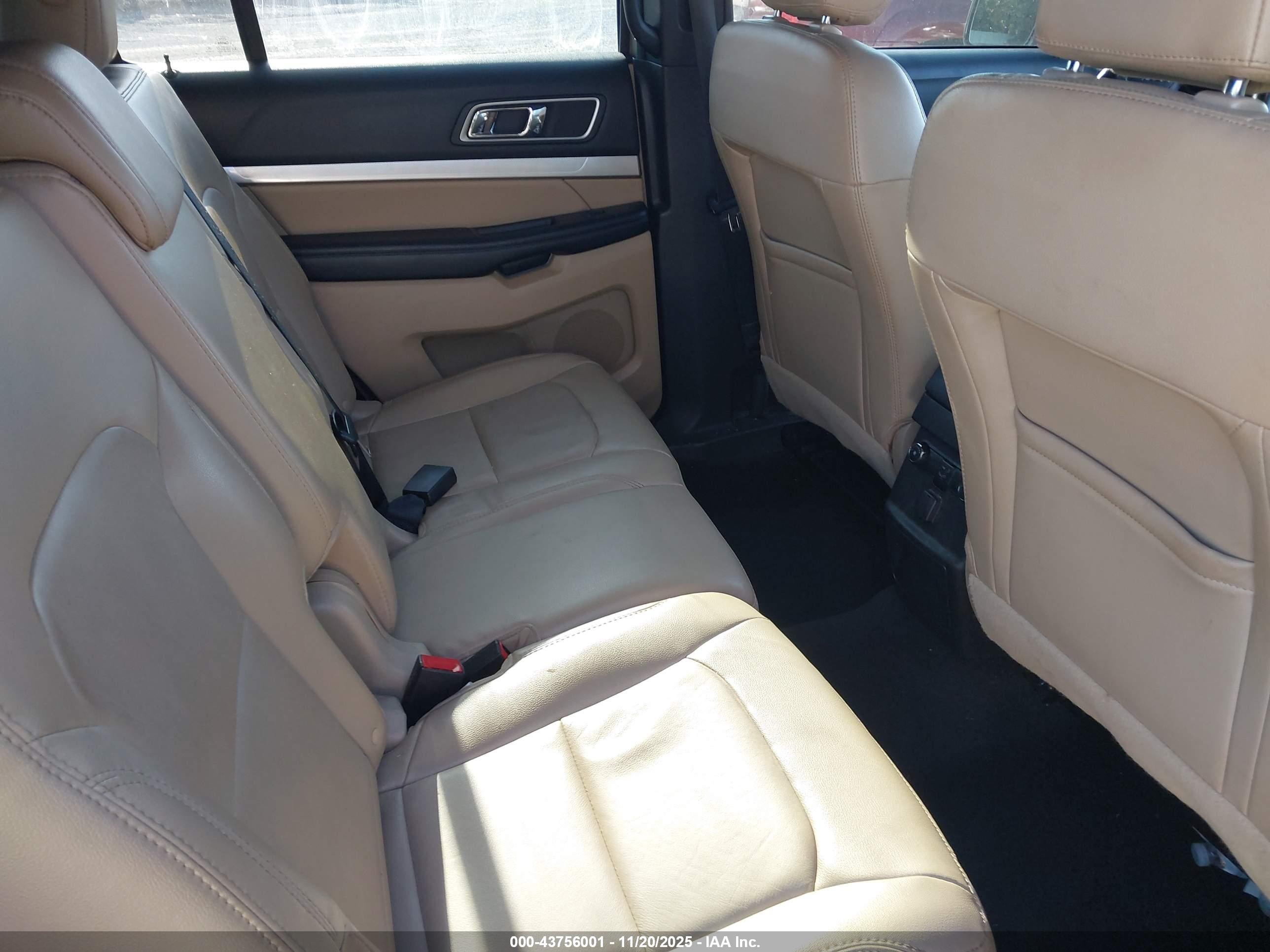FORD EXPLORER image 8