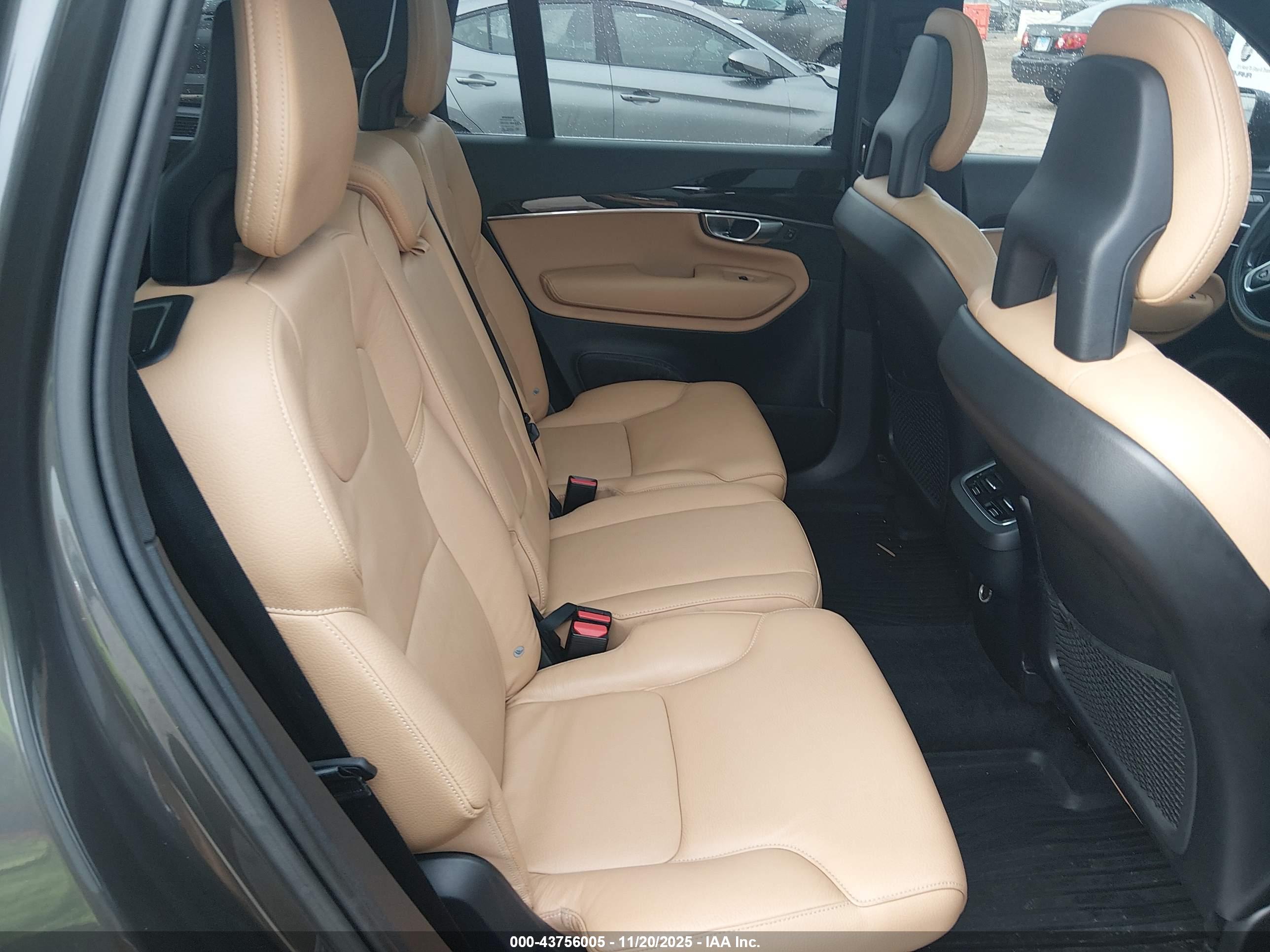 VOLVO XC90 image 8