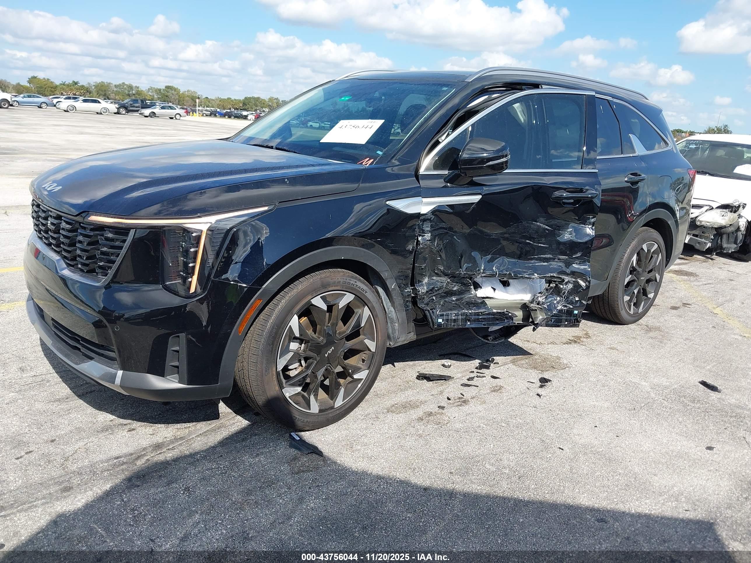 KIA SORENTO image 2
