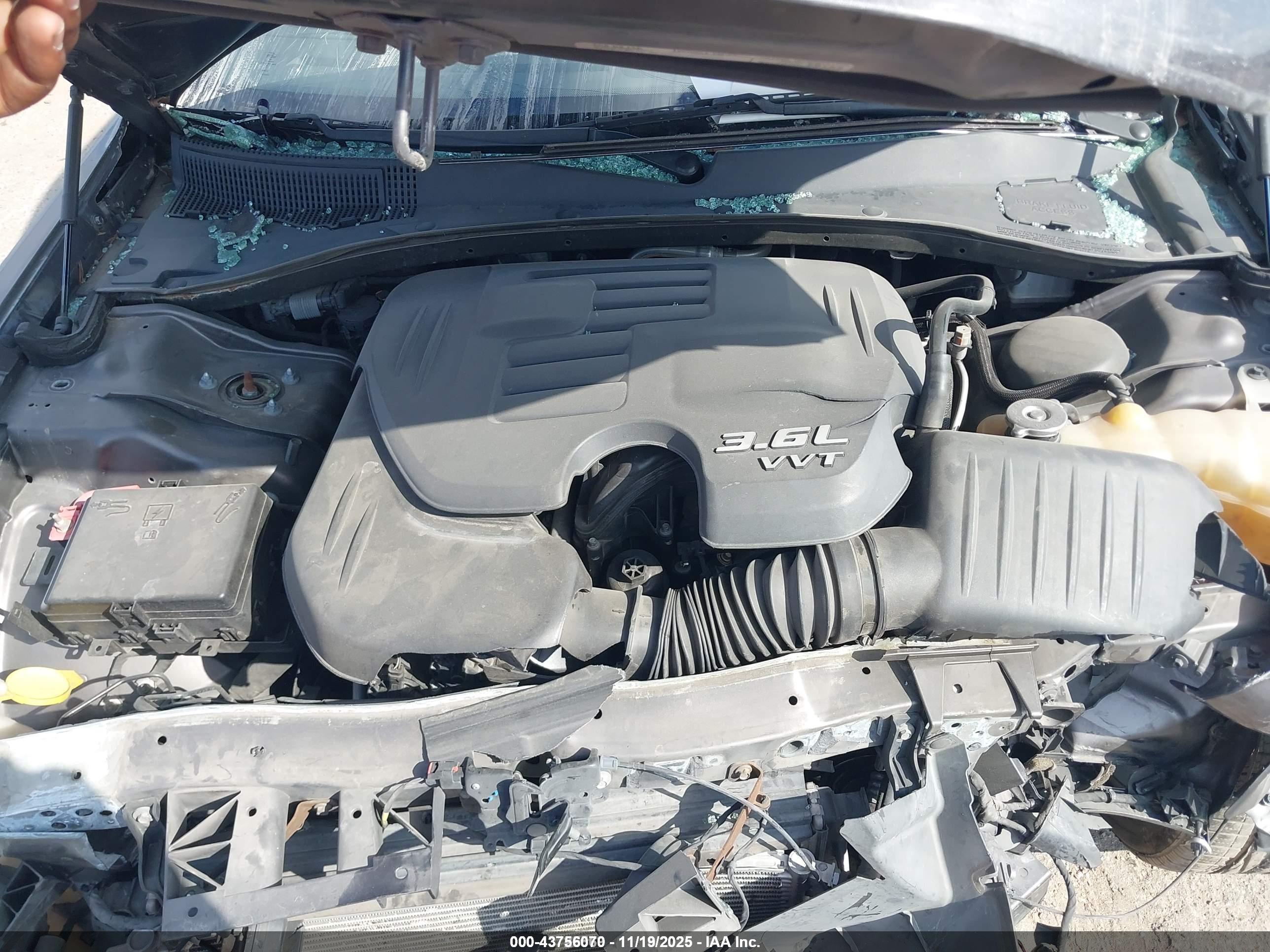CHRYSLER 300 image 10