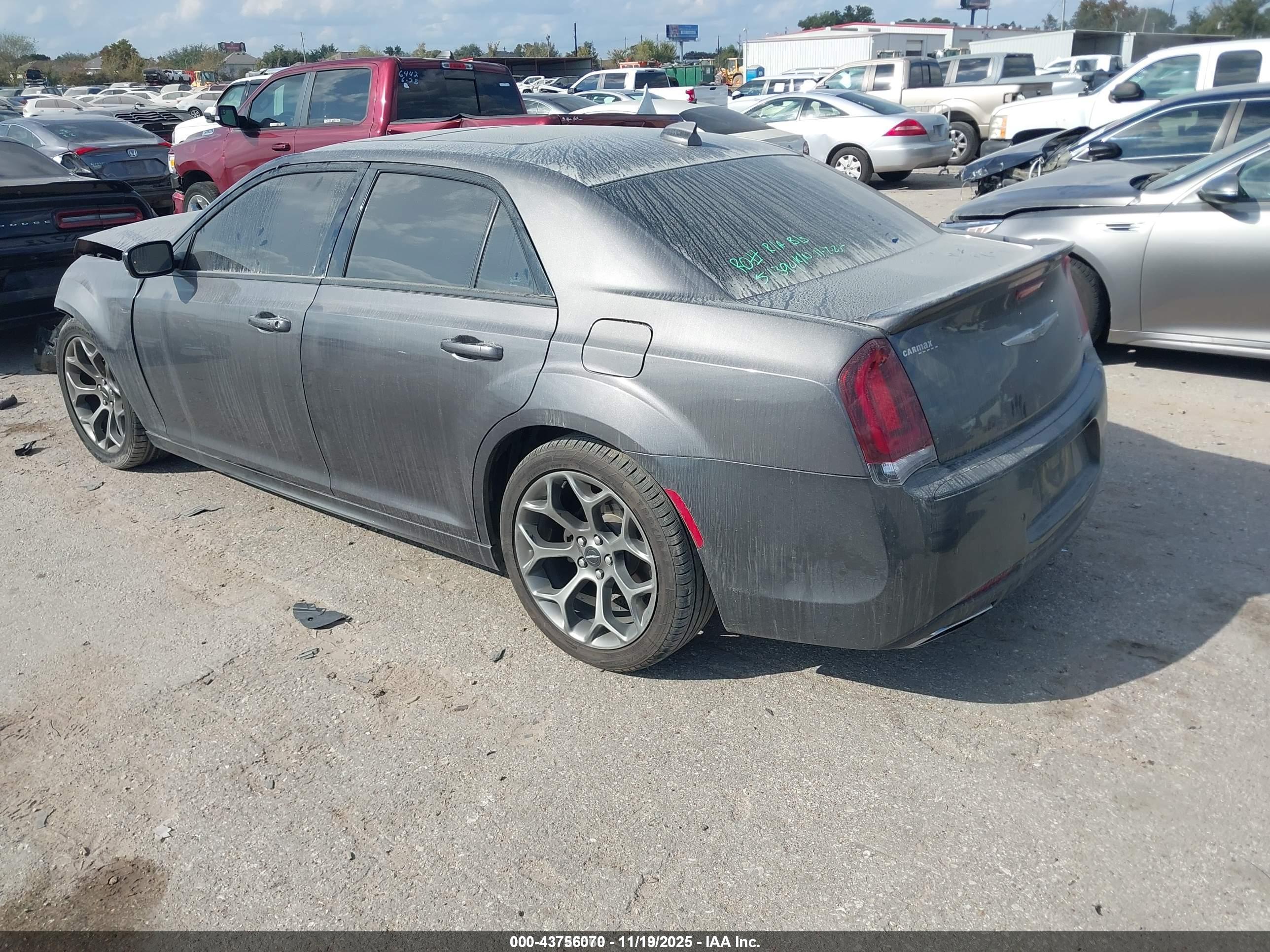CHRYSLER 300 image 3