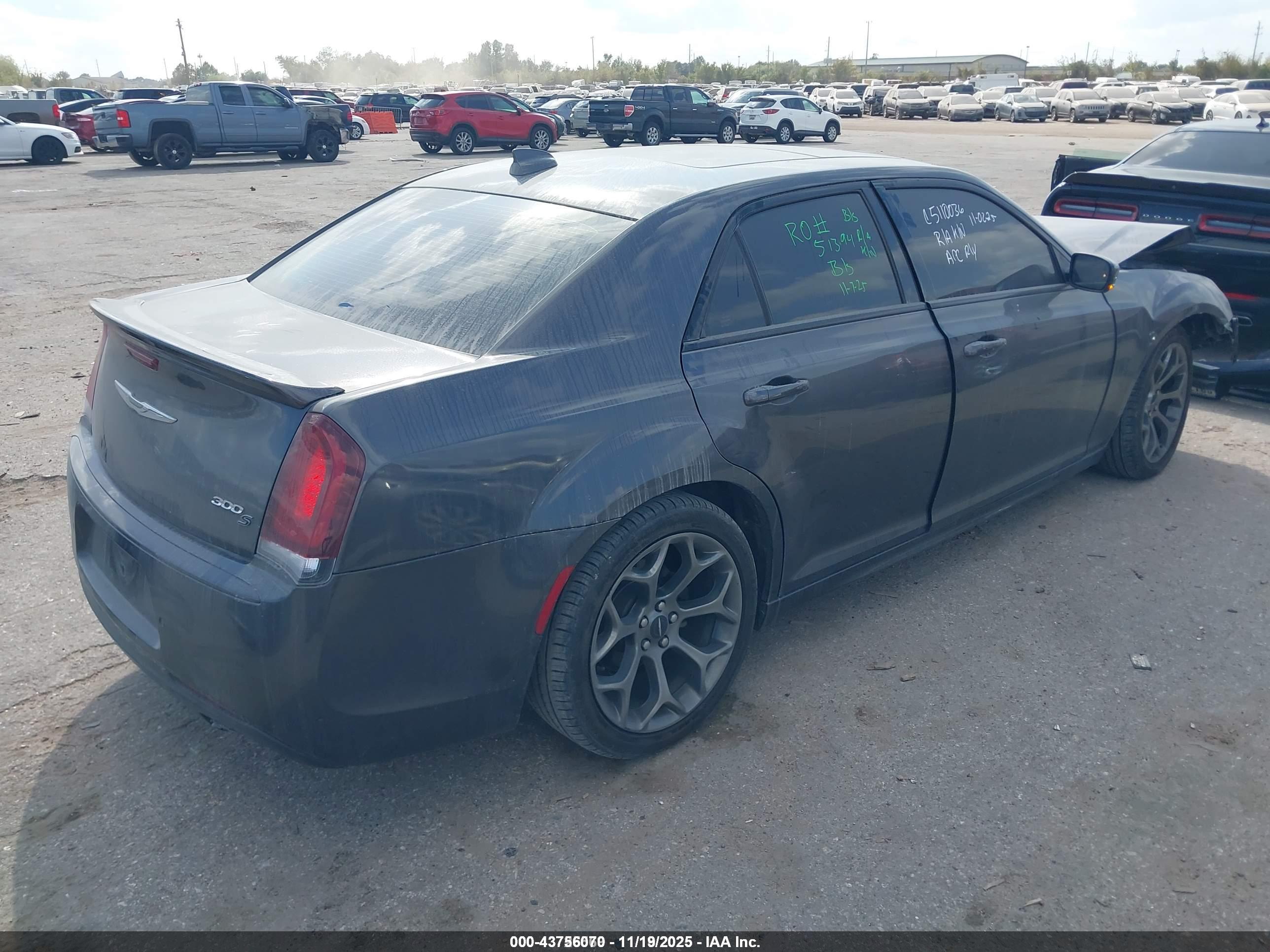 CHRYSLER 300 image 4