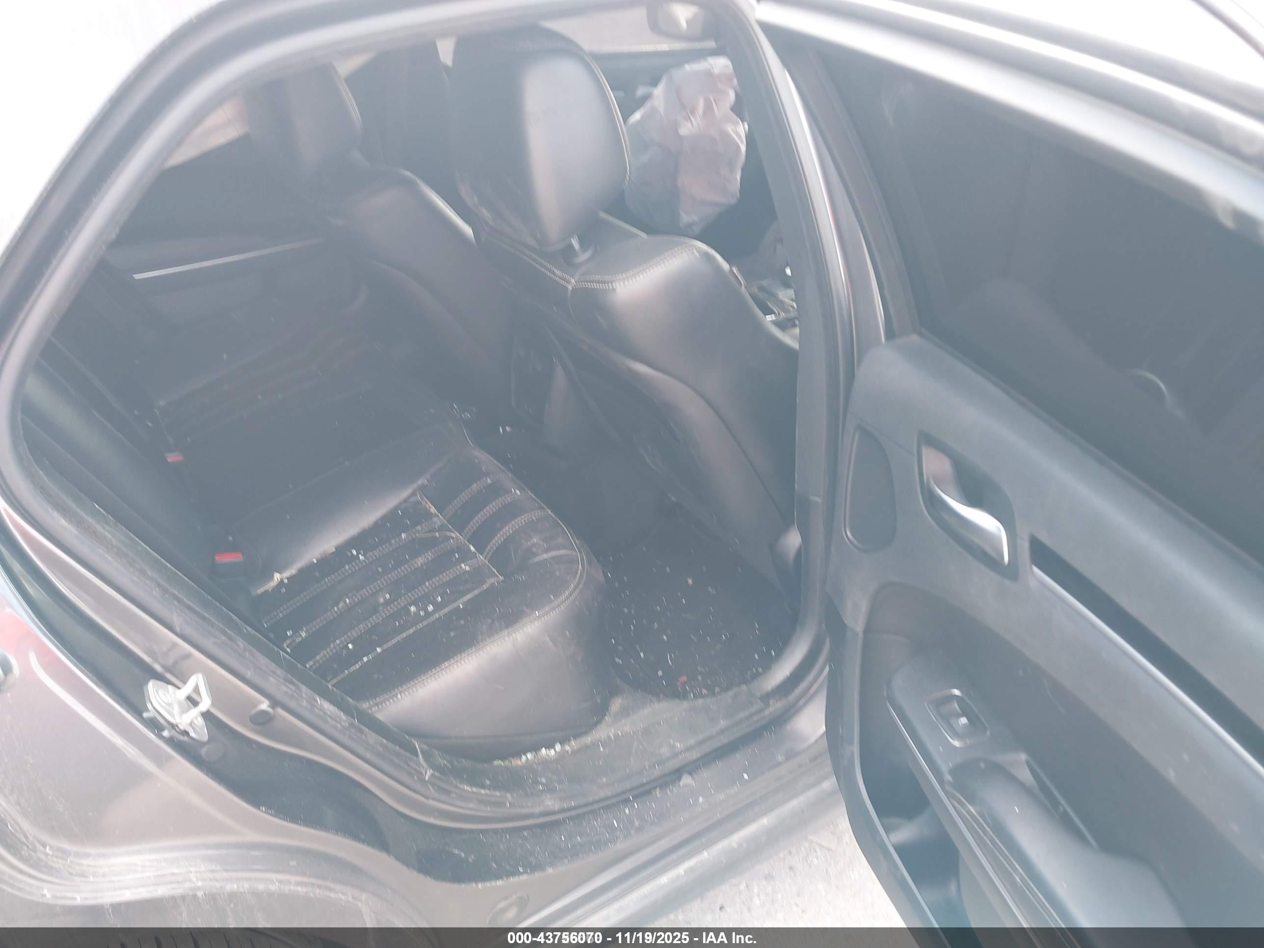 CHRYSLER 300 image 8