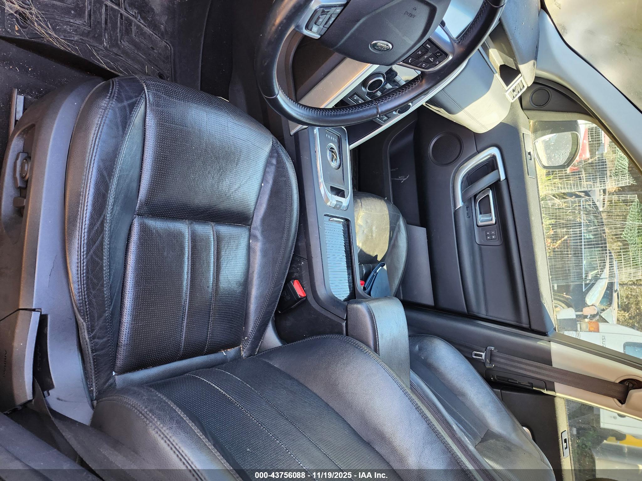 LAND ROVER image 5