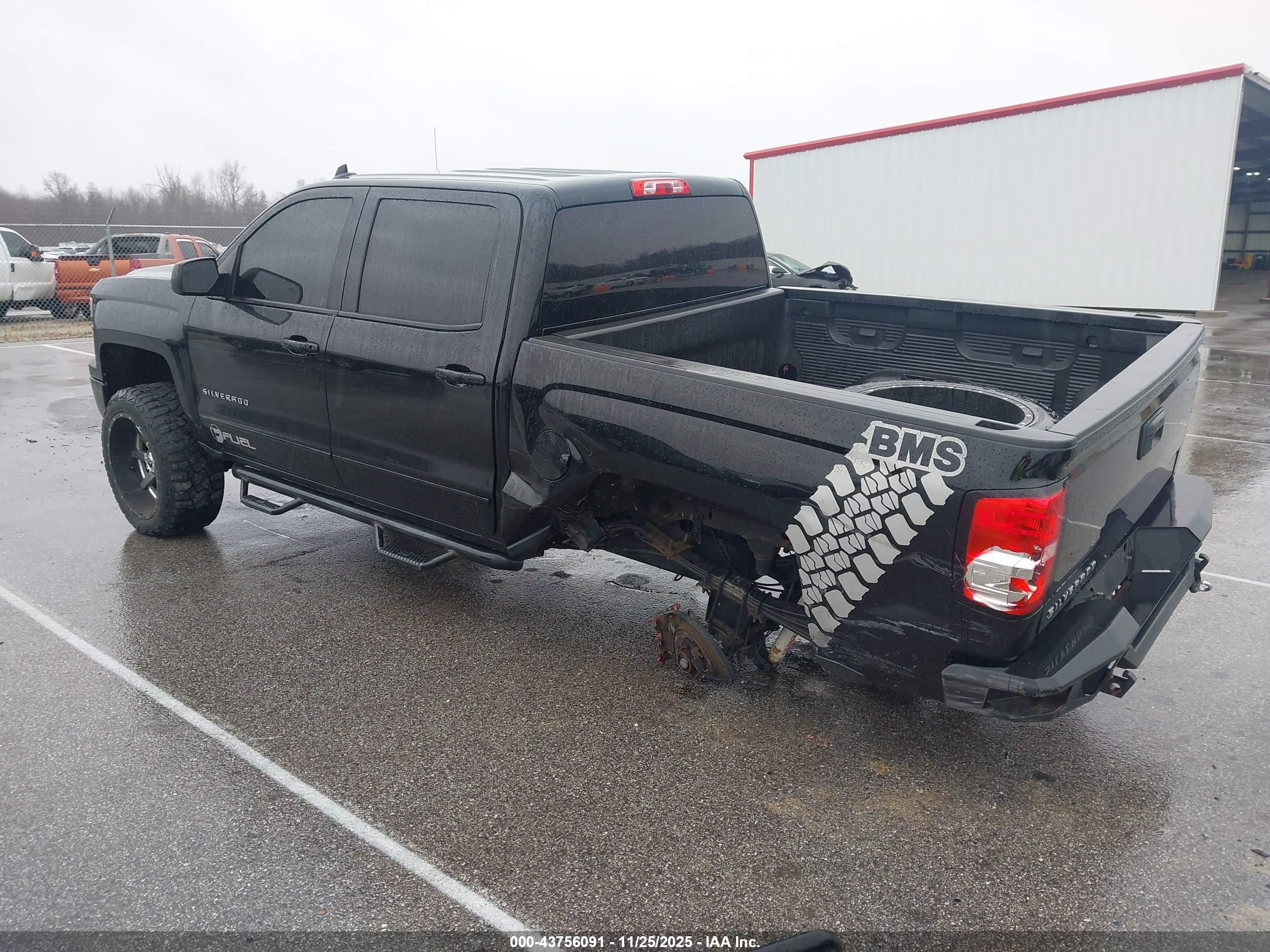 CHEVROLET SILVERADO image 3