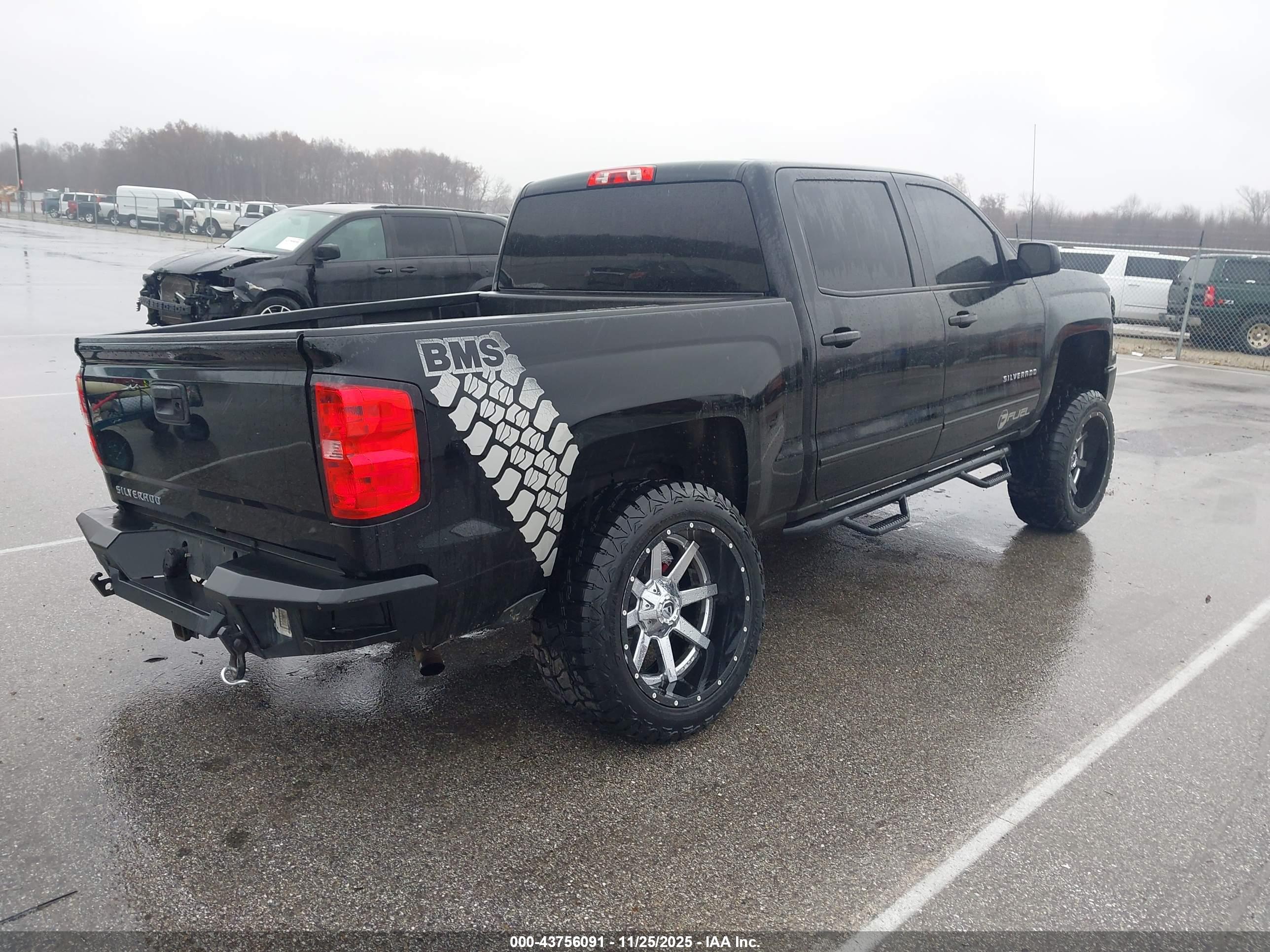 CHEVROLET SILVERADO image 4