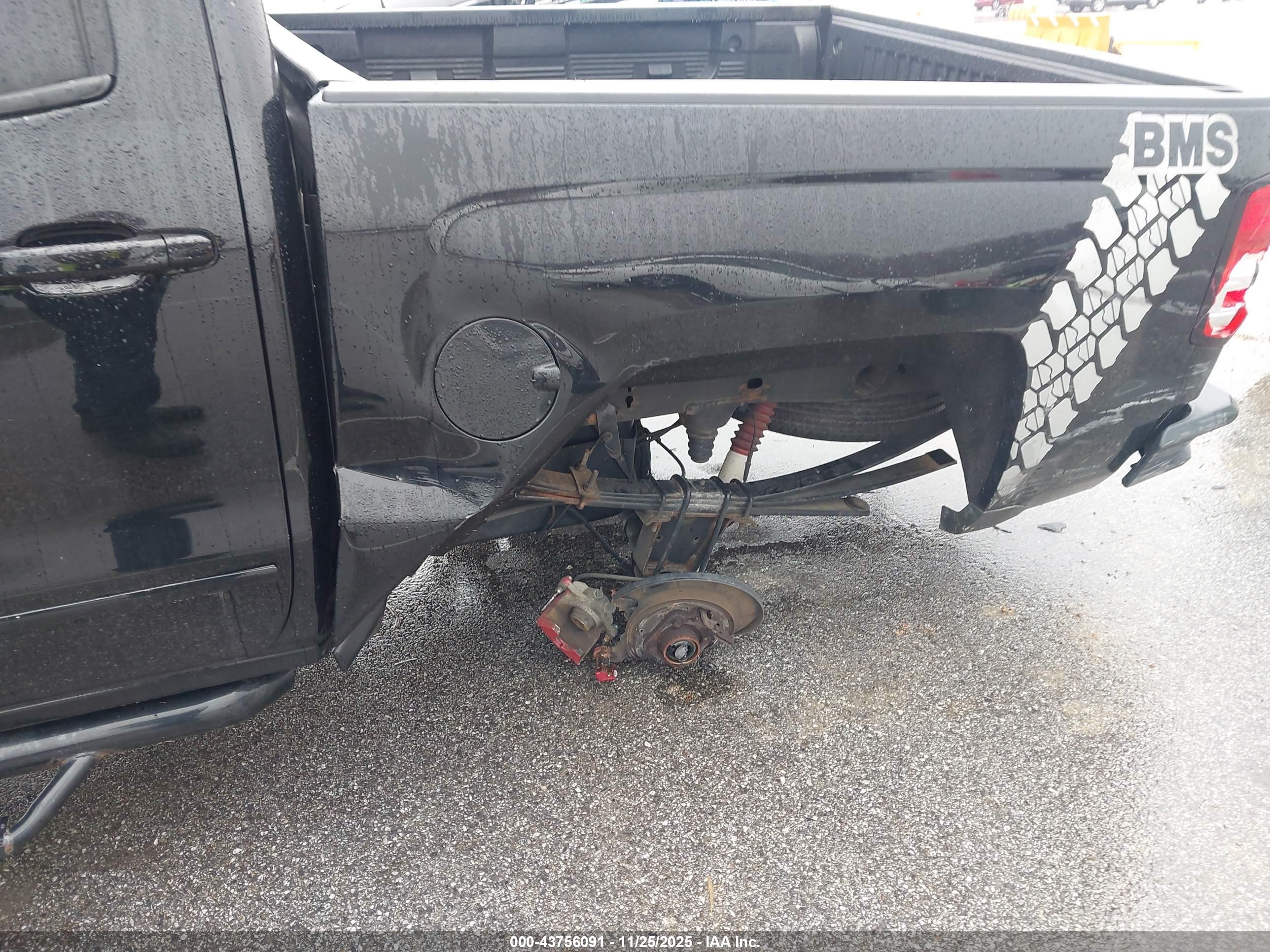 CHEVROLET SILVERADO image 6