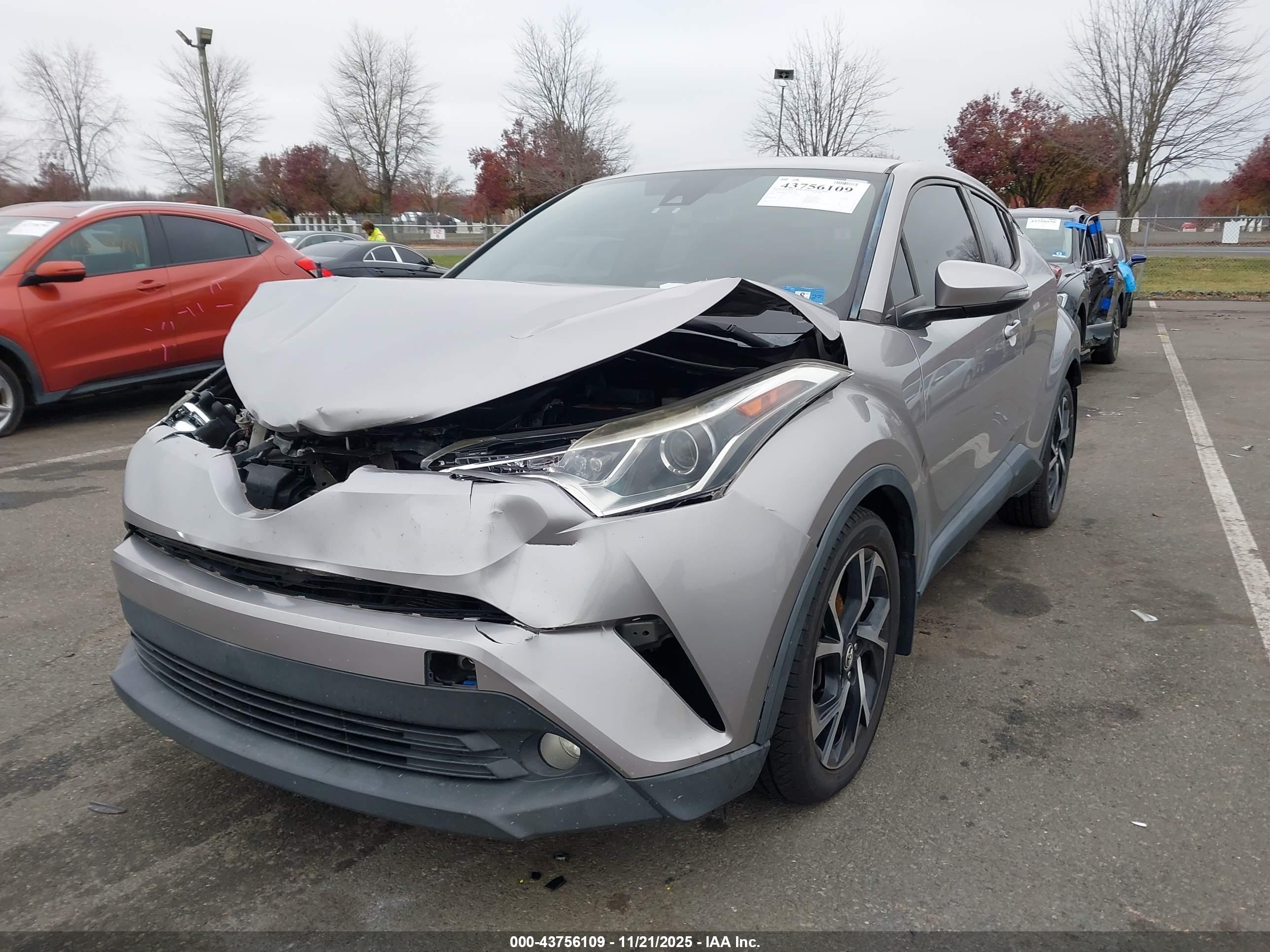 TOYOTA C-HR image 2
