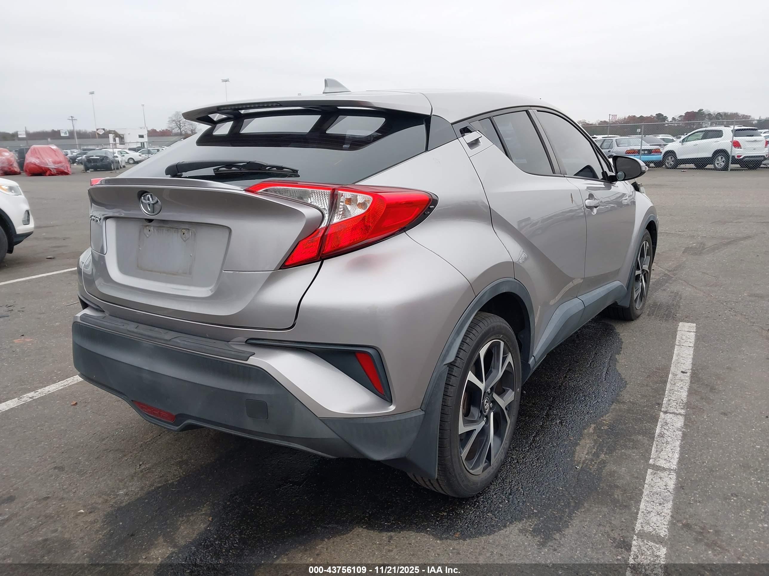 TOYOTA C-HR image 4