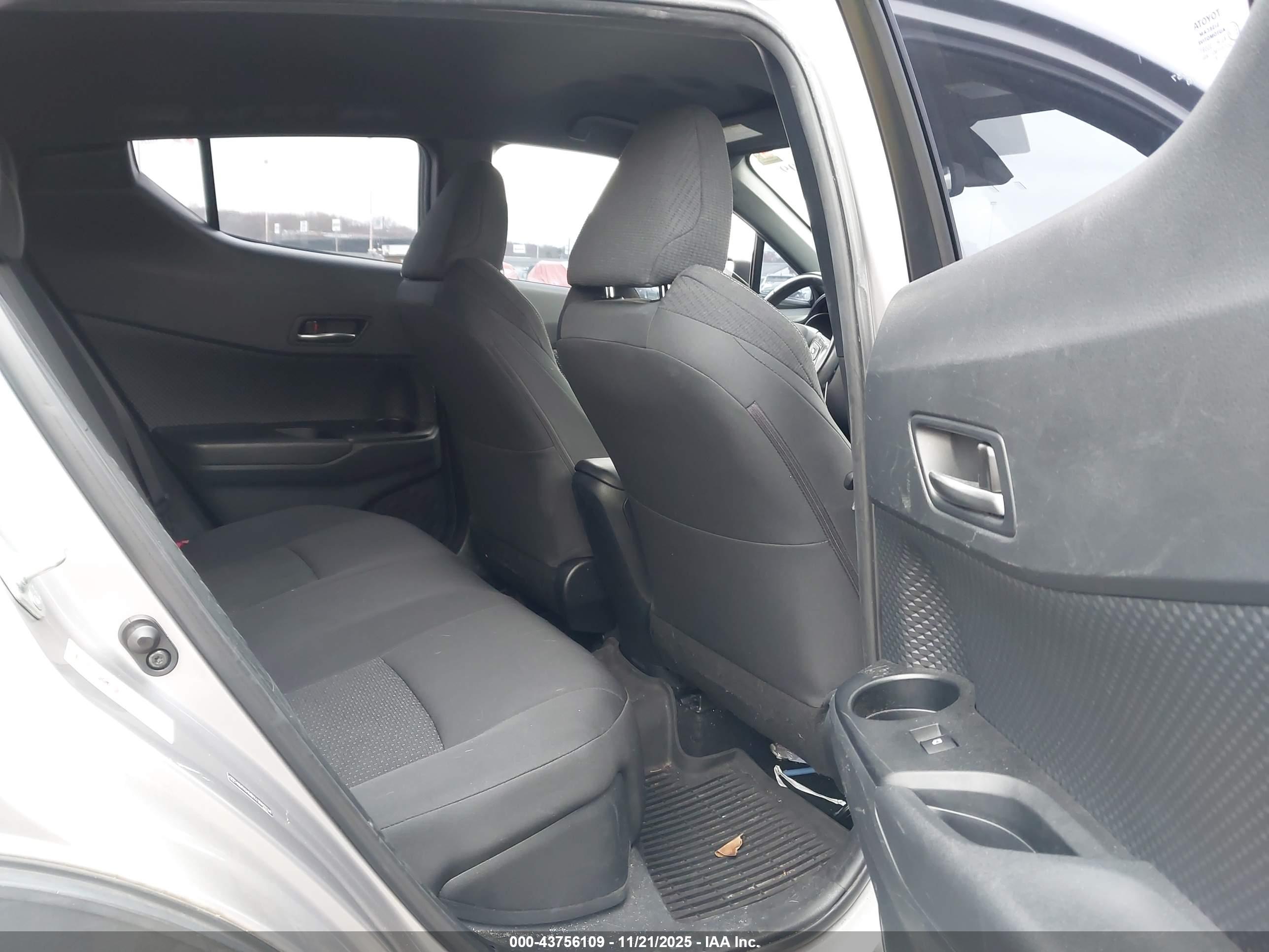 TOYOTA C-HR image 8