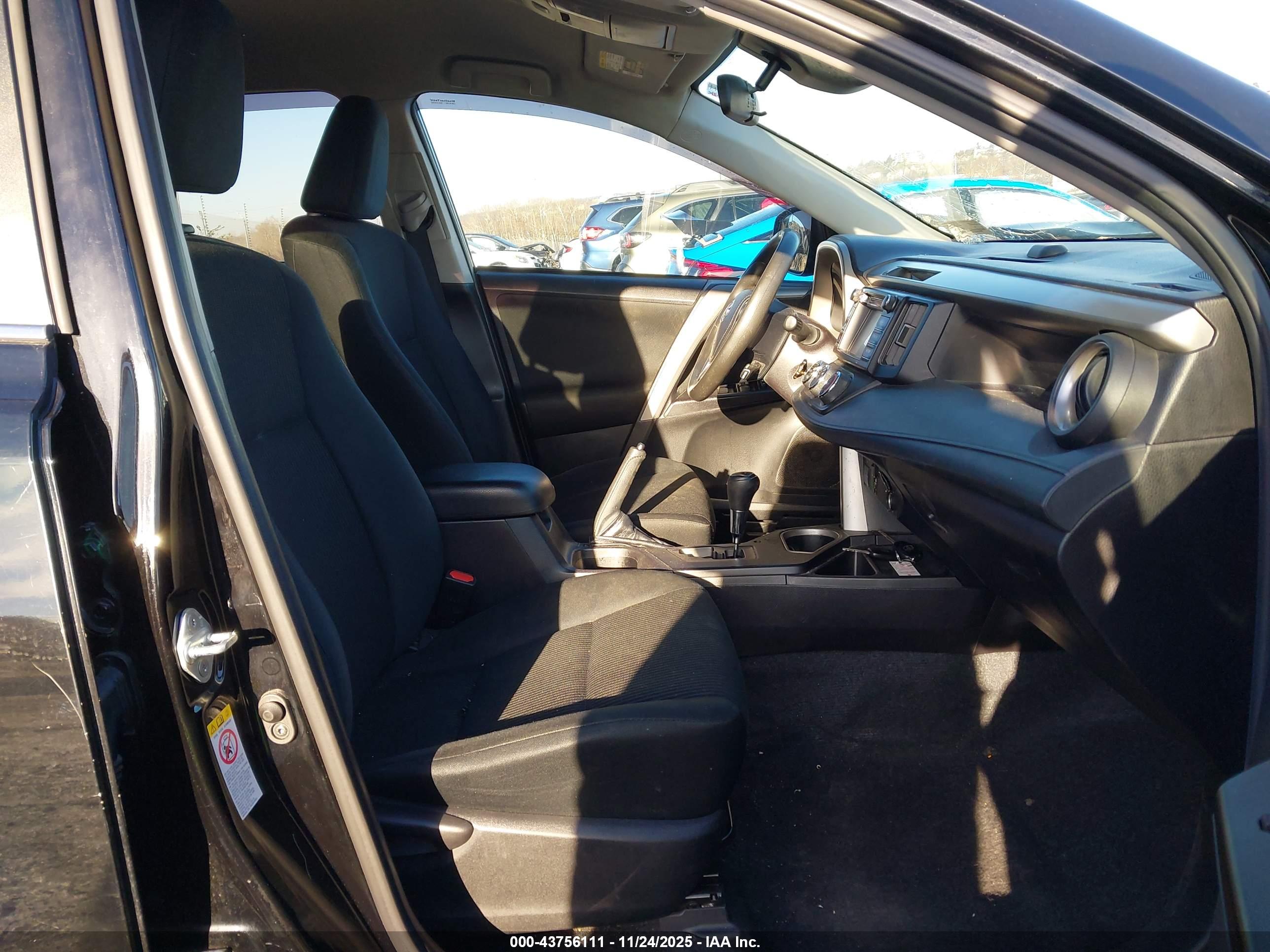 TOYOTA RAV4 image 5