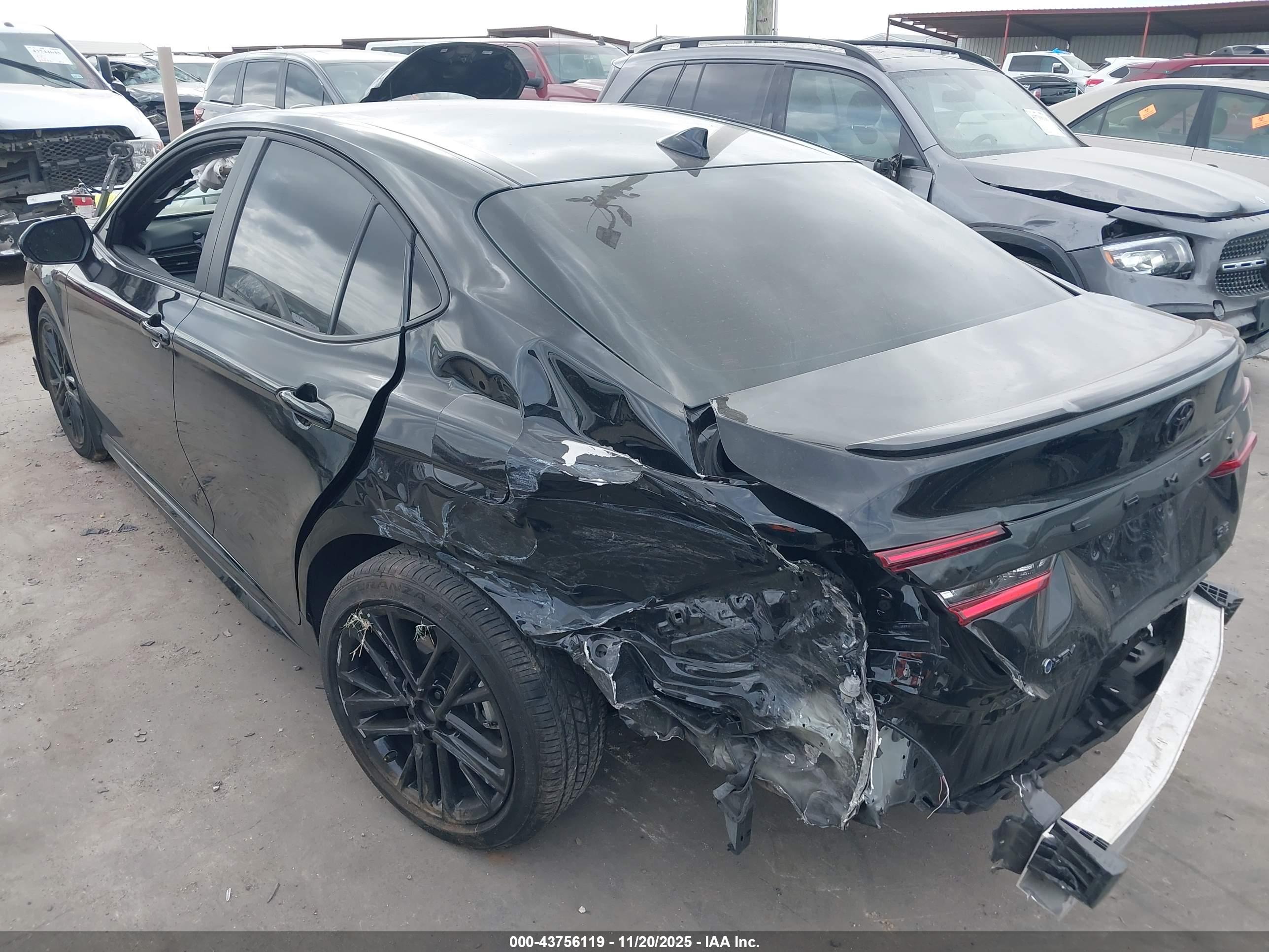 TOYOTA CAMRY image 3
