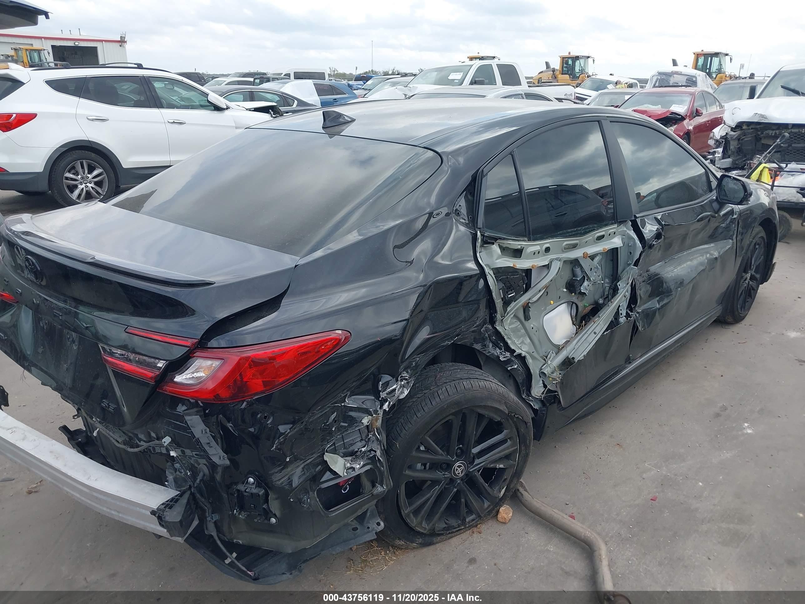 TOYOTA CAMRY image 4