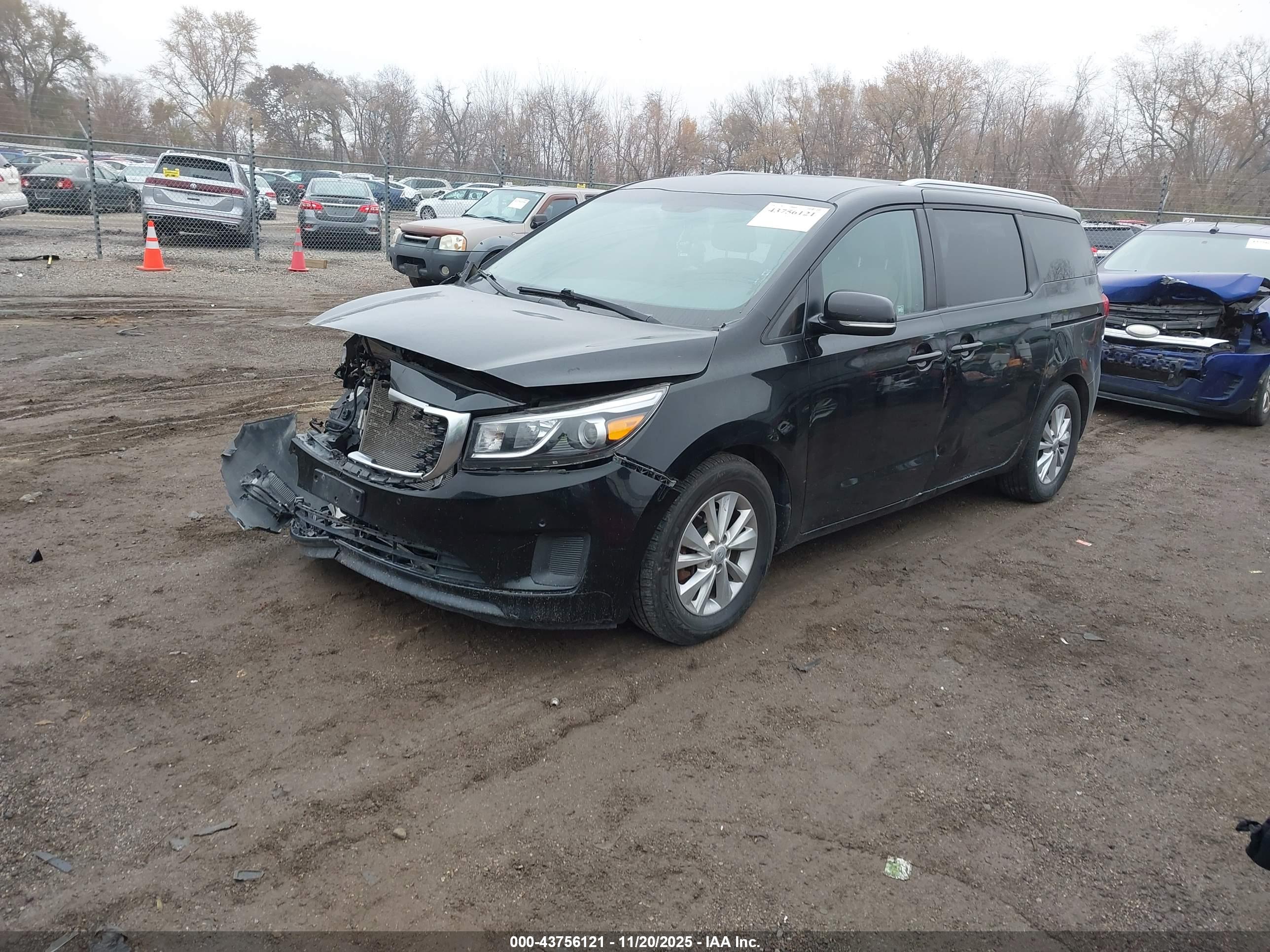 KIA SEDONA image 2