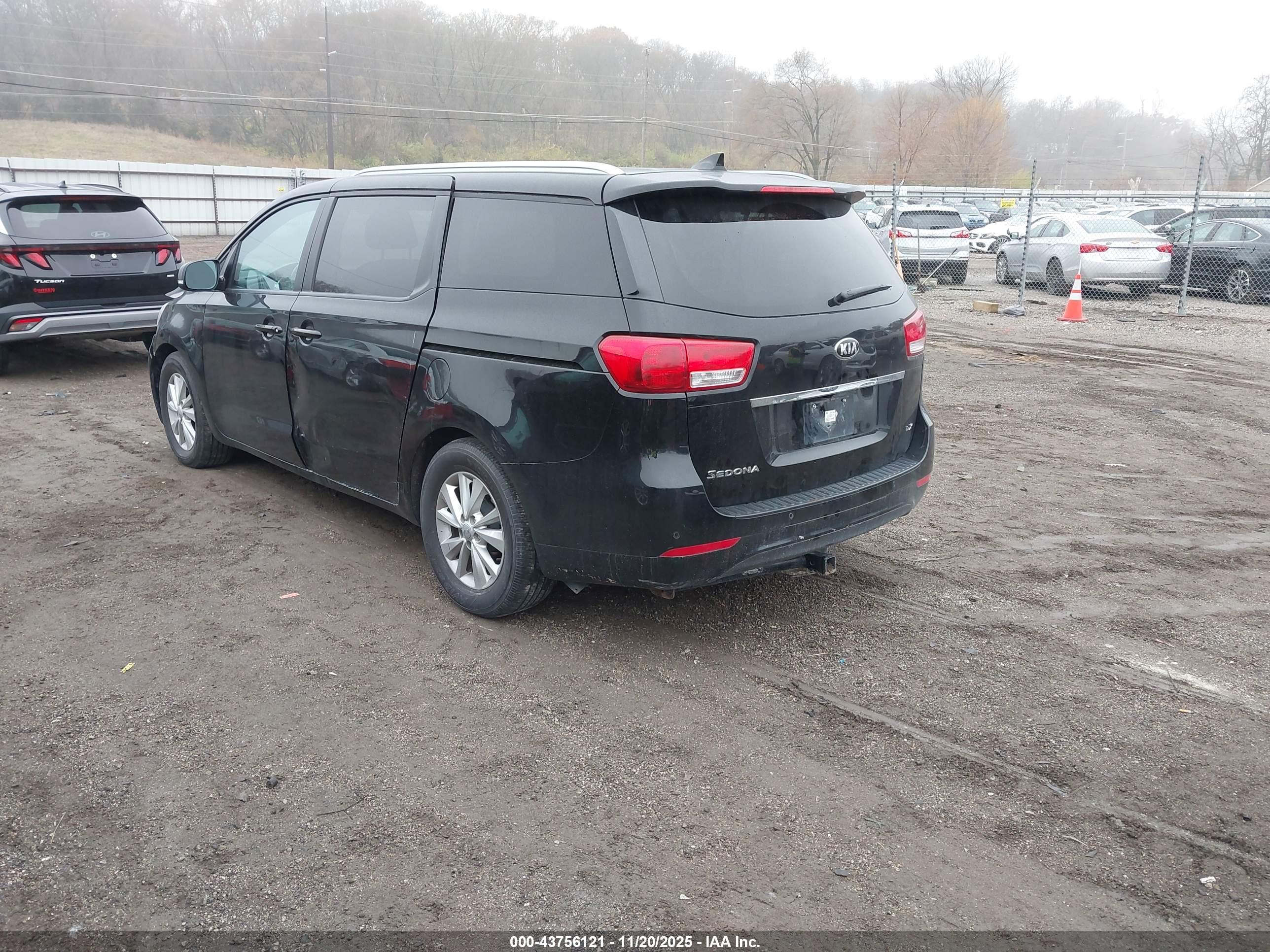 KIA SEDONA image 3