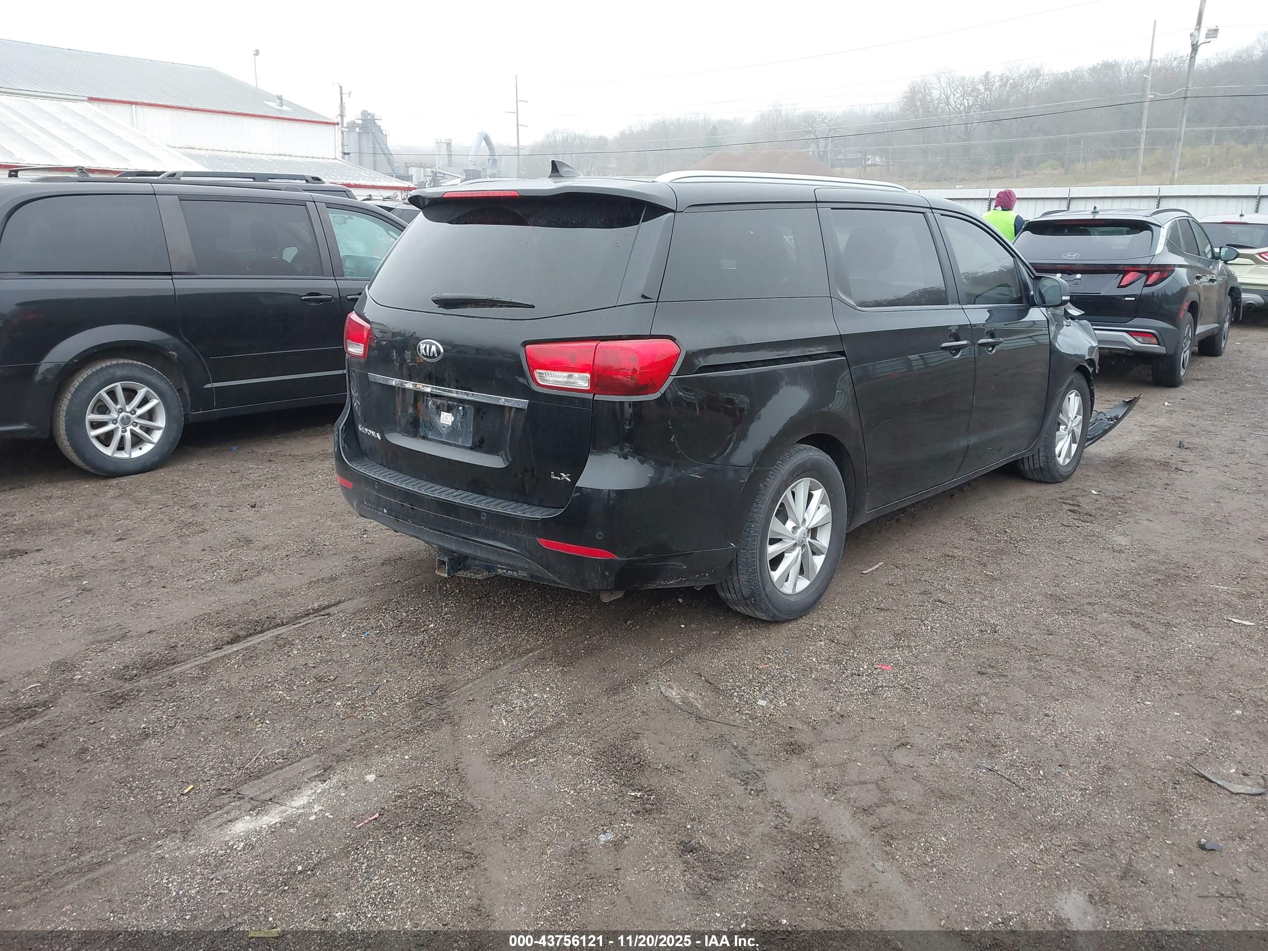 KIA SEDONA image 4