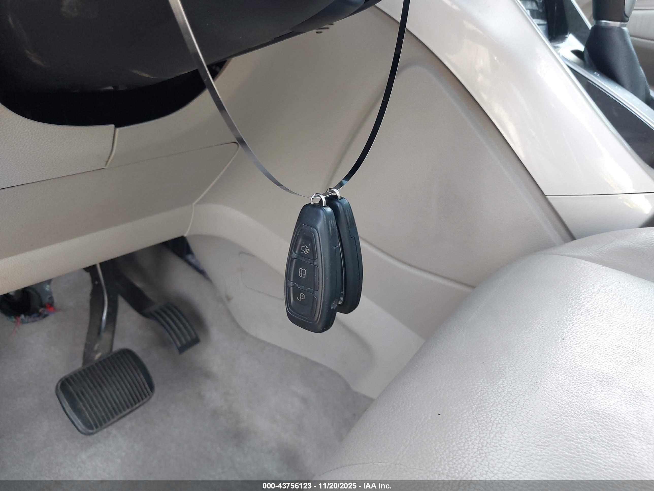 FORD C-MAX image 11