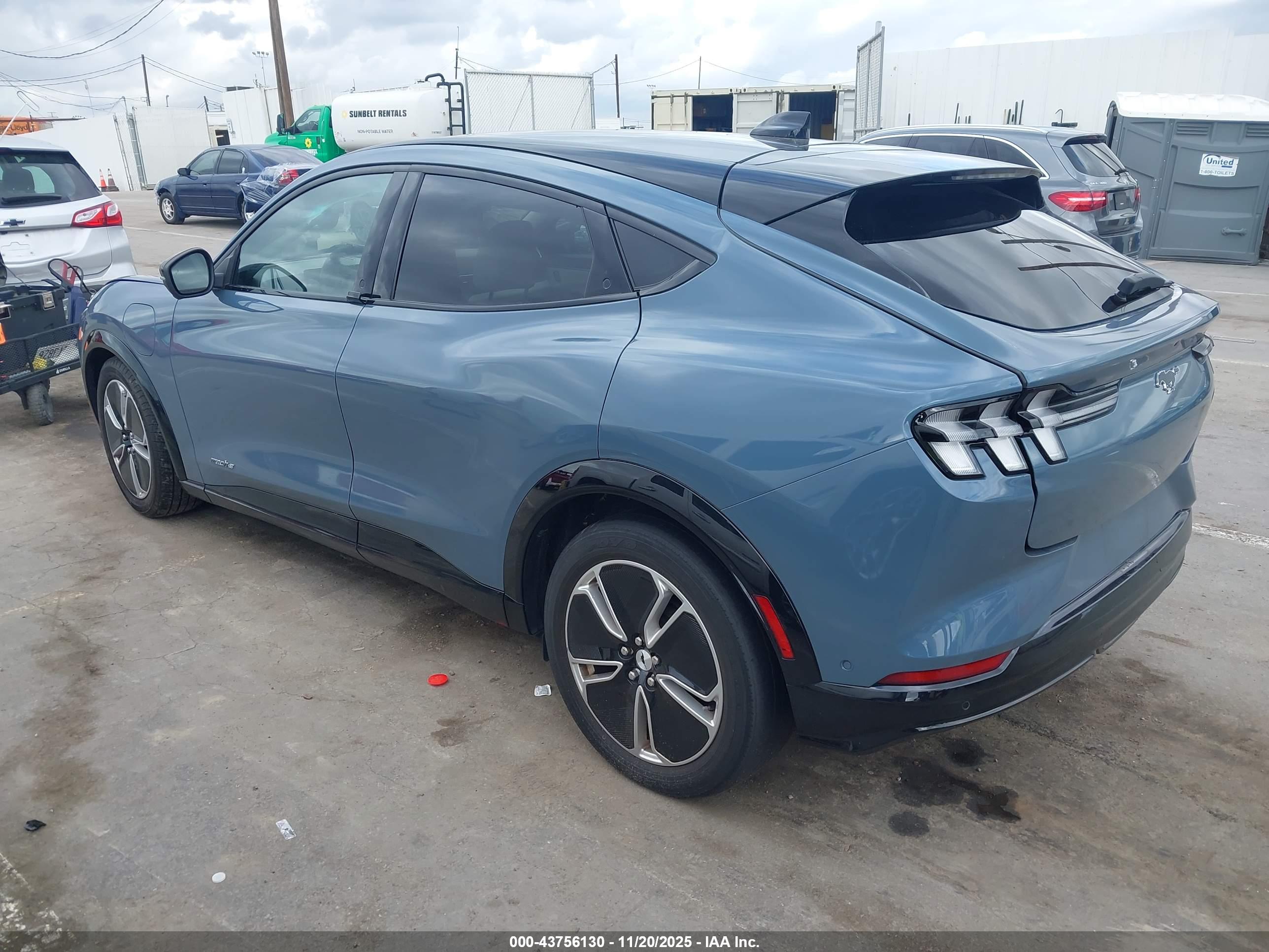 FORD MUSTANG image 3
