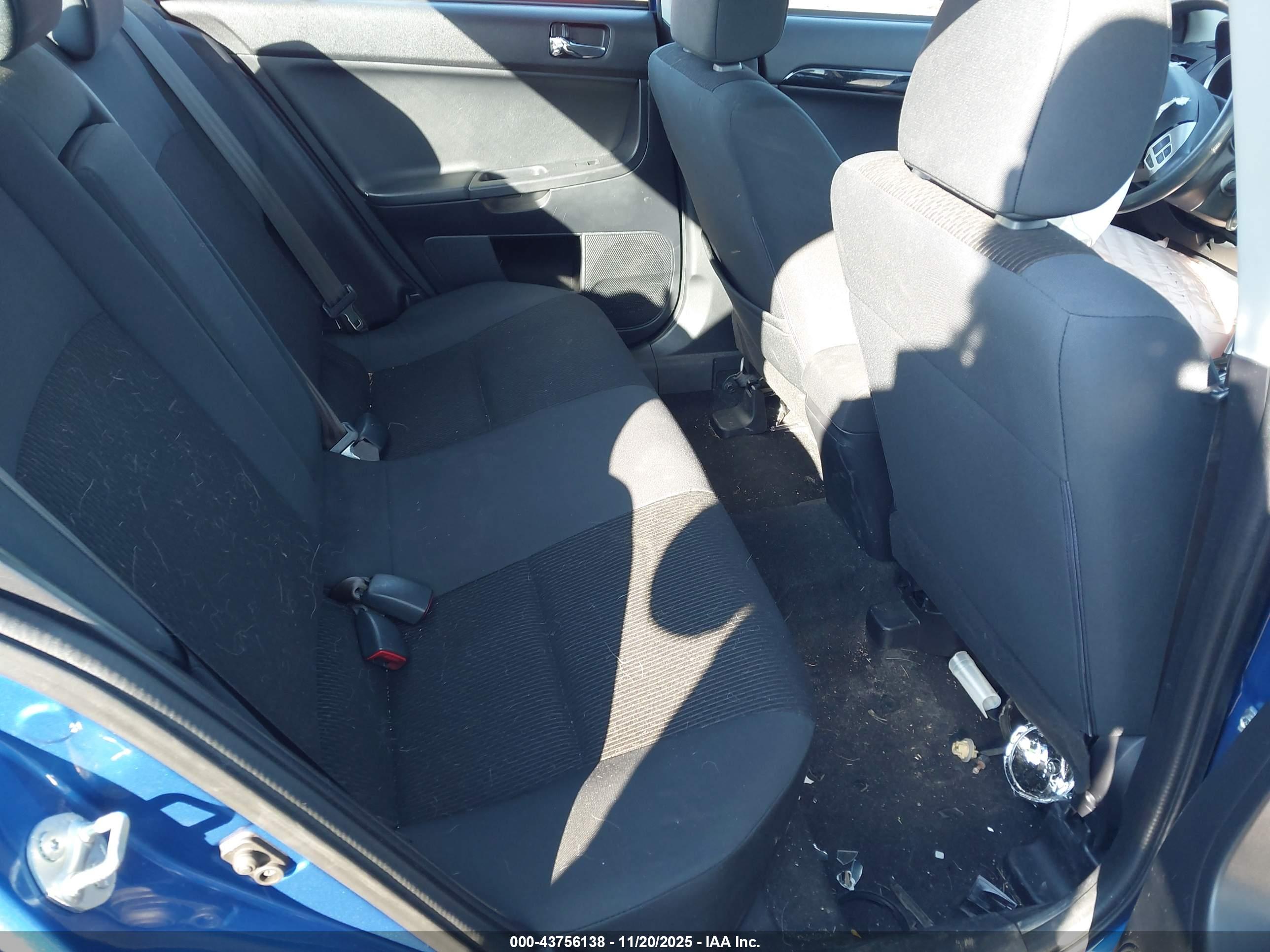 MITSUBISHI LANCER image 8